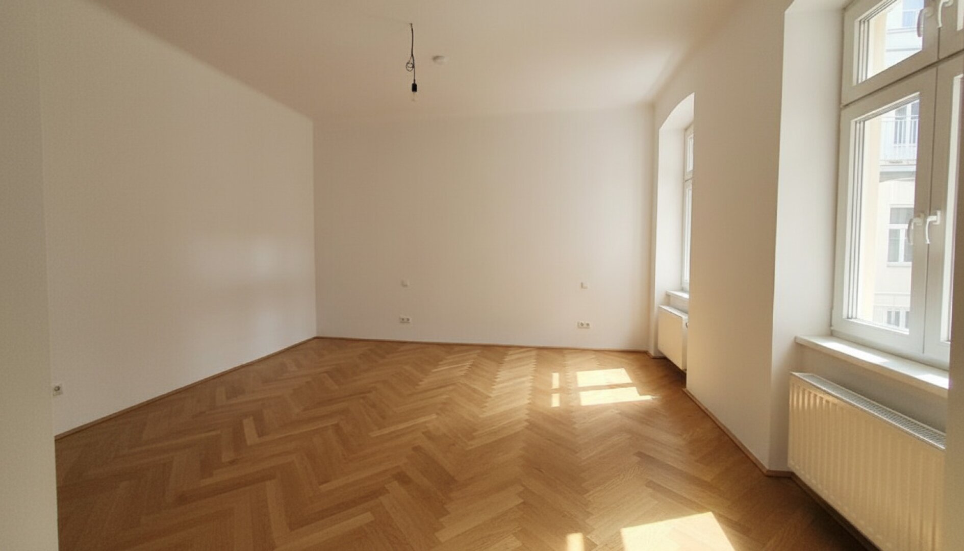 Wunderschön sanierte Altbauwohnung im 1. Liftstock mit ruhigem Balkon