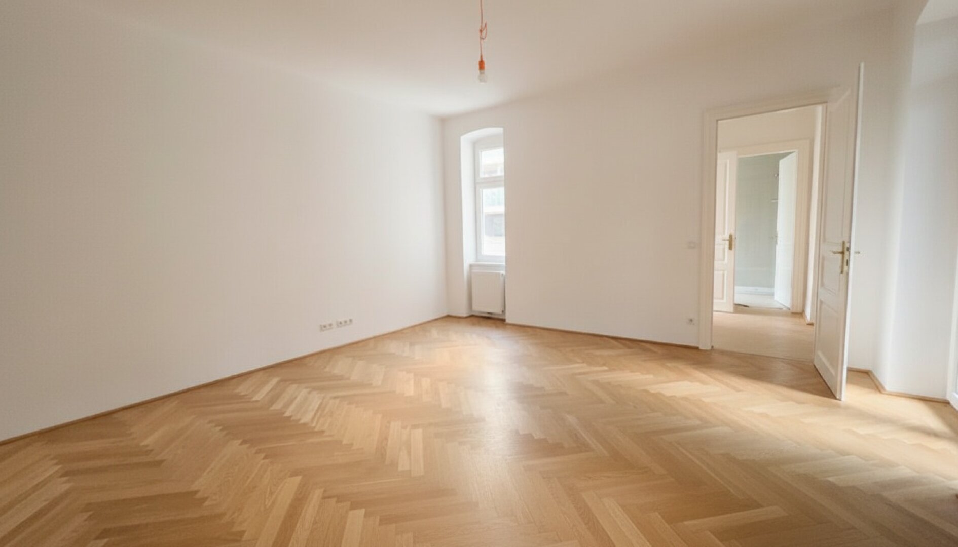 Wunderschön sanierte Altbauwohnung im 1. Liftstock mit ruhigem Balkon