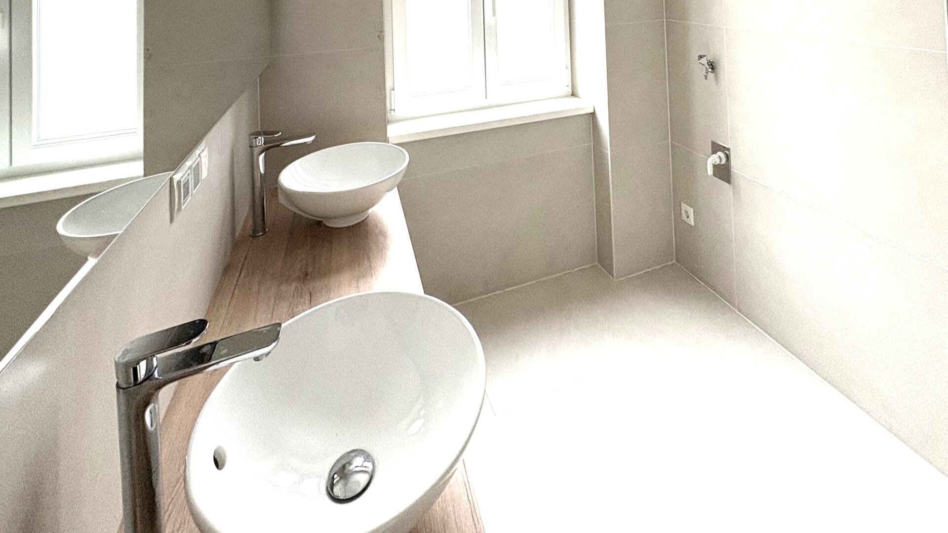 Mit Liebe und Leidenschaft saniertes 2-Zimmer-Altbaujuwel im 2. Liftstock mit großzügigem Balkon