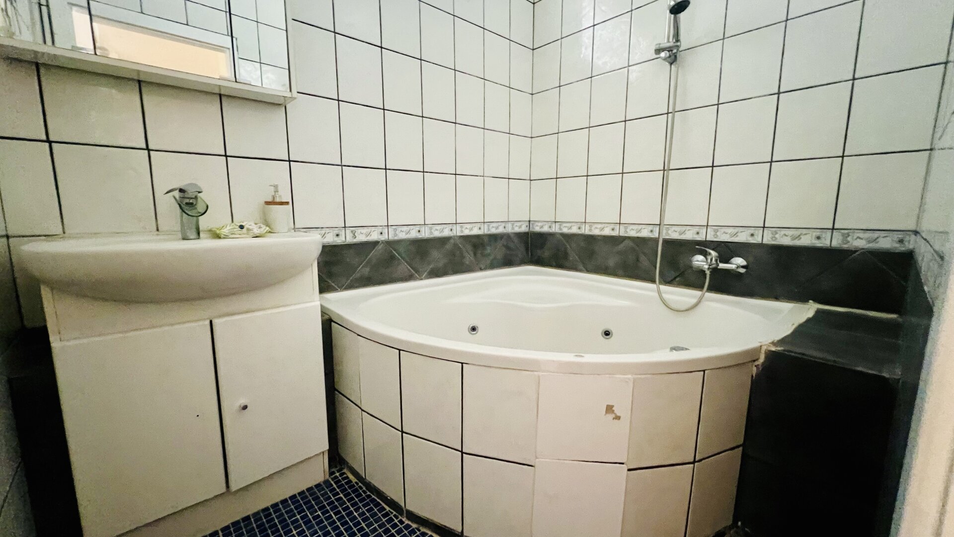 Urban & entspannt - teilsaniert - Westlage - perfekte Infrastruktur - Pärchenhit
