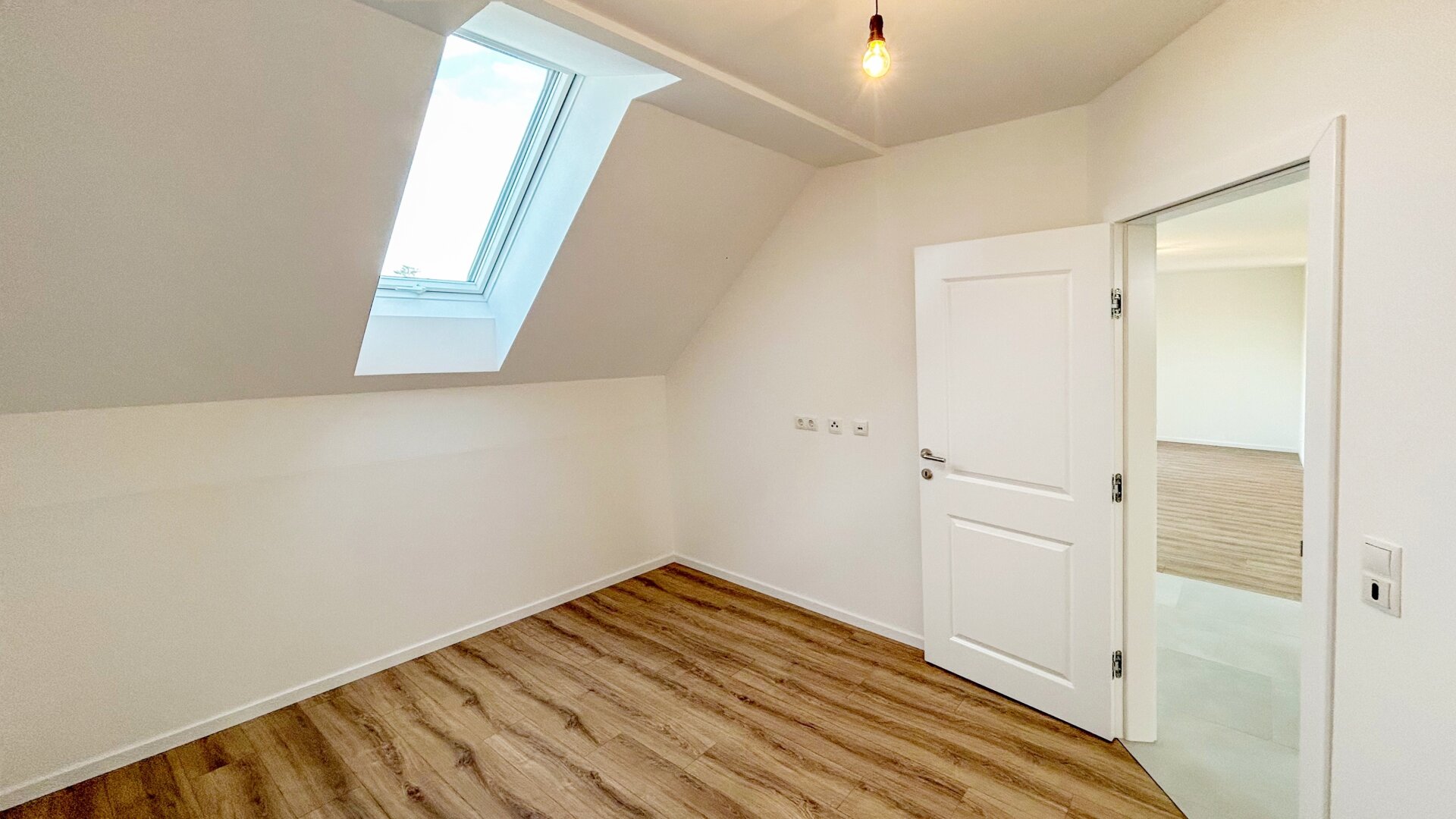 Moderne Anlagewohnung mit Balkon und Stellplatz !