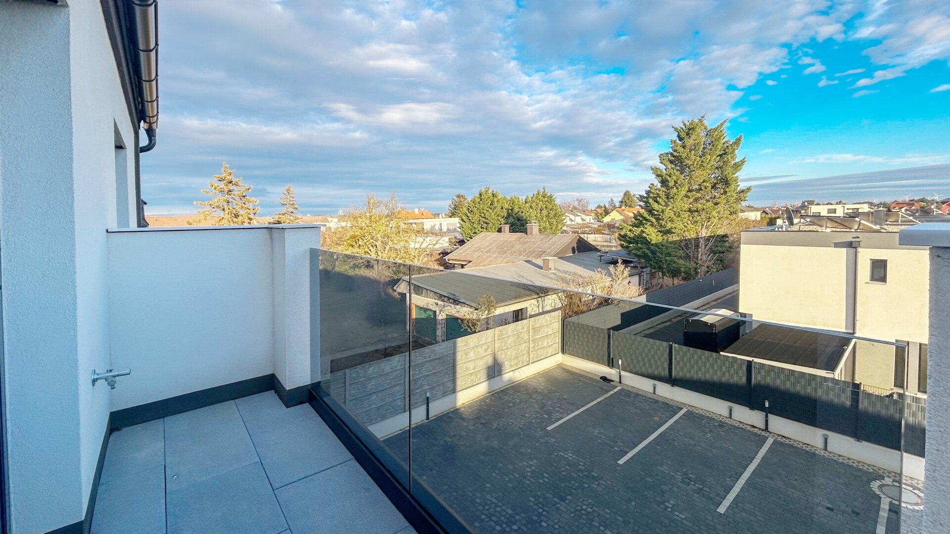 Moderne Anlagewohnung mit Balkon und Stellplatz !