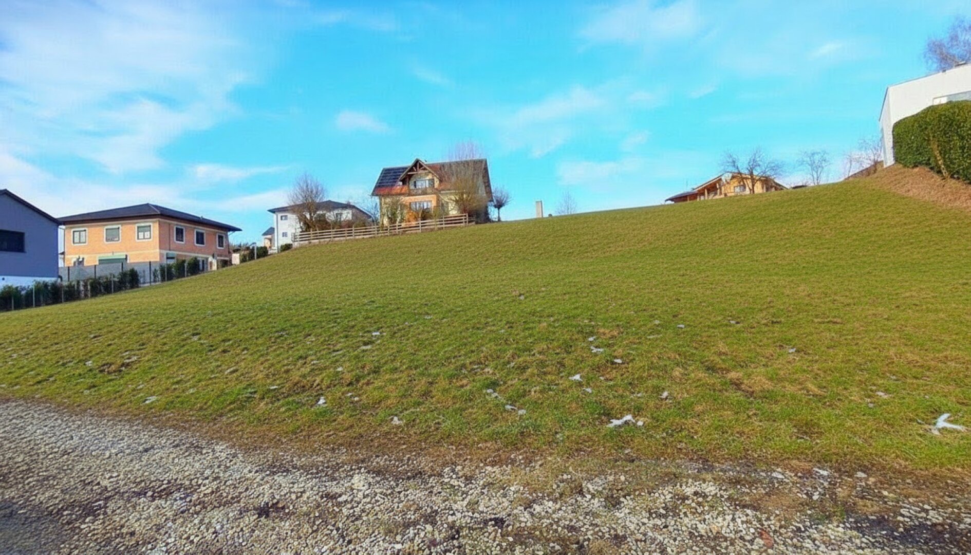 Baugrundstück in sonniger Südhanglage