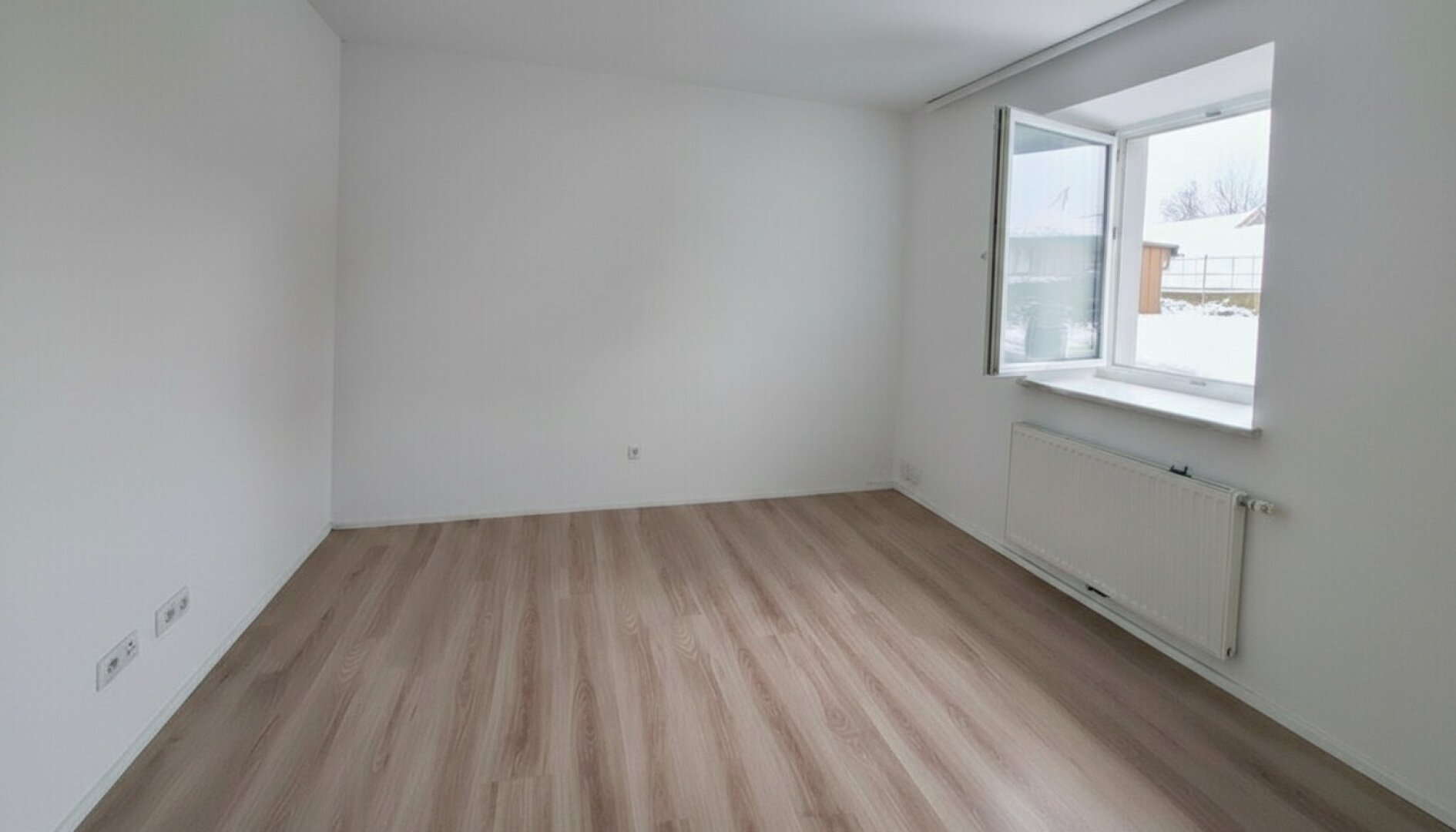 3 Raum Wohnung mit überdachten PKW Stellplatz