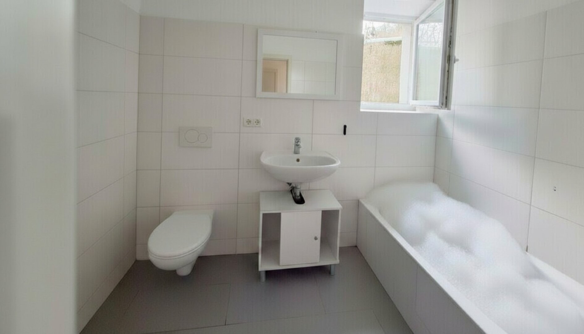3 Raum Wohnung mit überdachten PKW Stellplatz