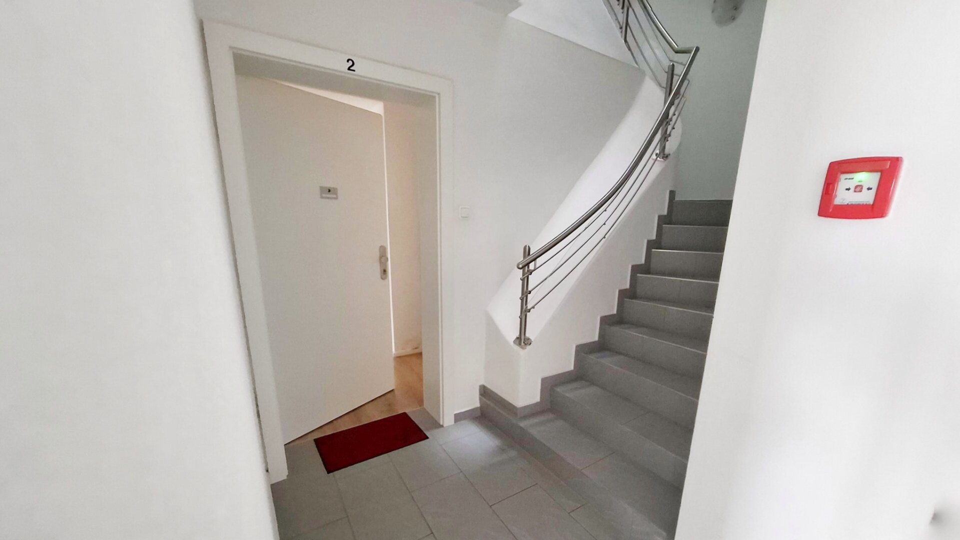 2 Raum Wohnung mit überdachten PKW Stellplatz