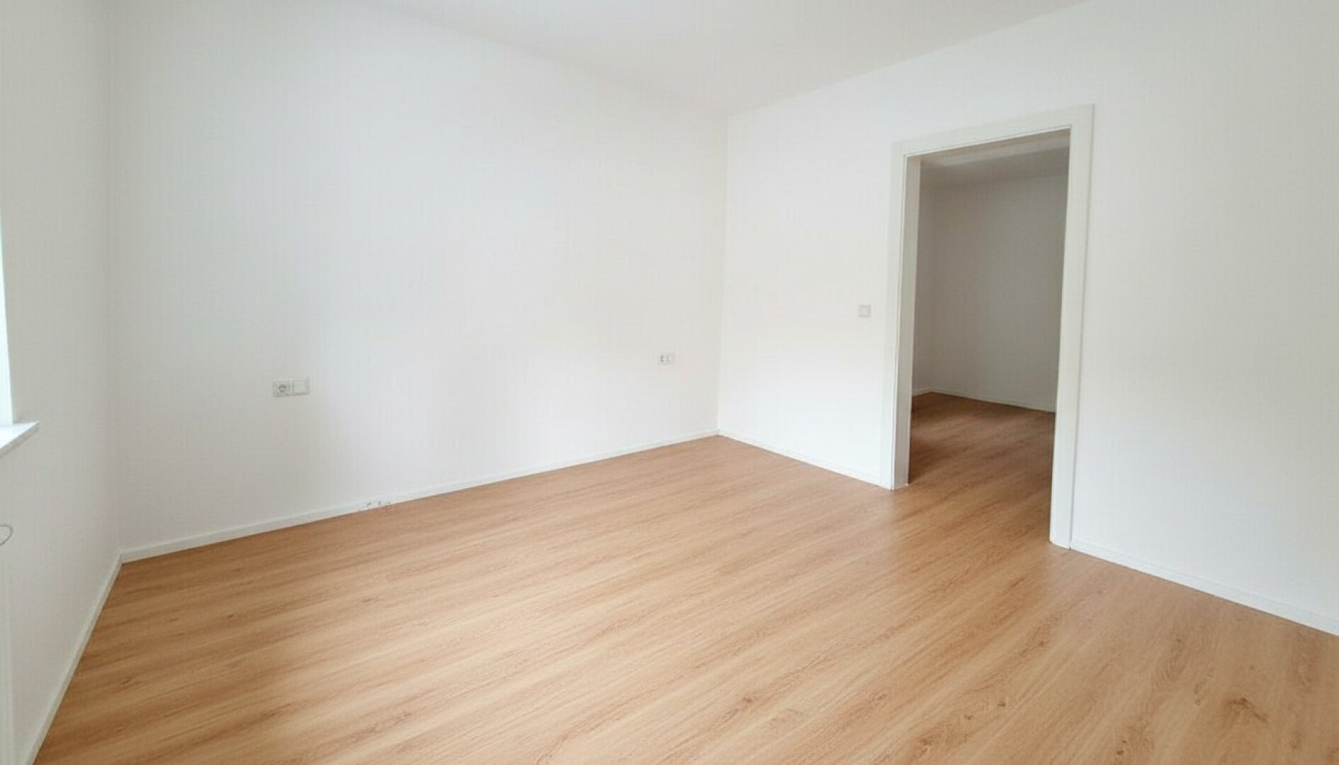 2 Raum Wohnung mit überdachten PKW Stellplatz