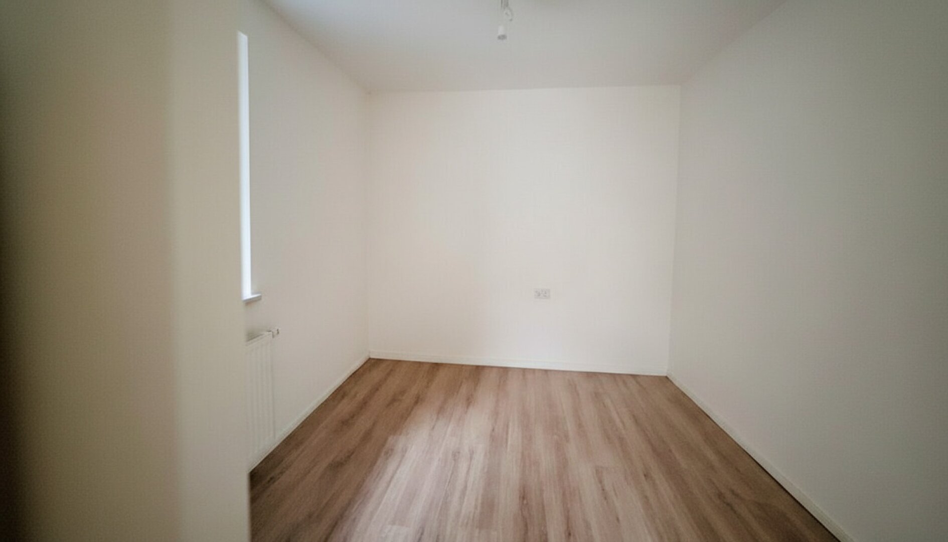 2 Raum Wohnung mit überdachten PKW Stellplatz