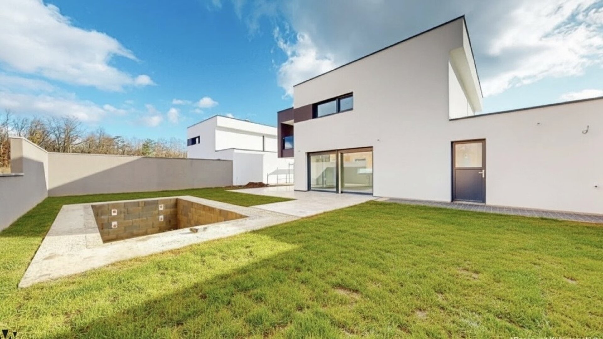 Belagsfertig ! Exklusives Designhaus mit Privatpool und Travertin-Terrasse