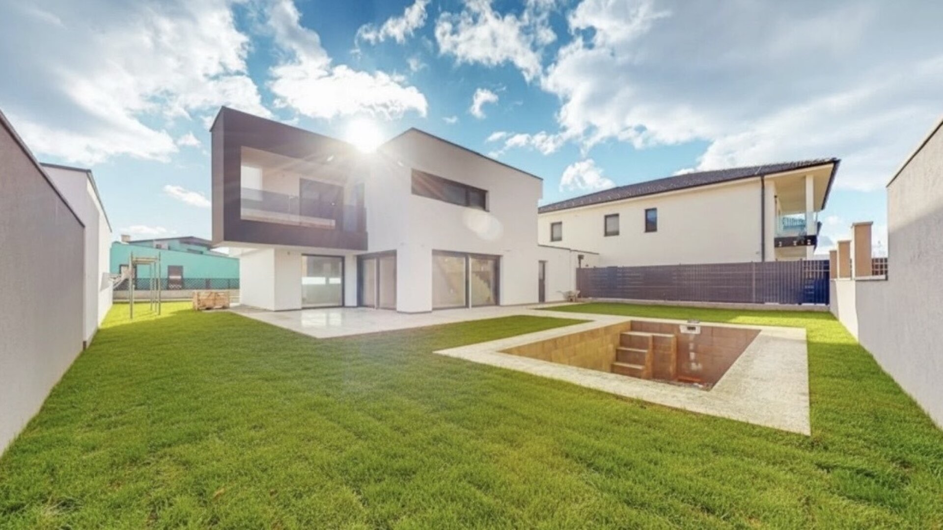 Belagsfertig ! Exklusives Designhaus mit Privatpool und Travertin-Terrasse