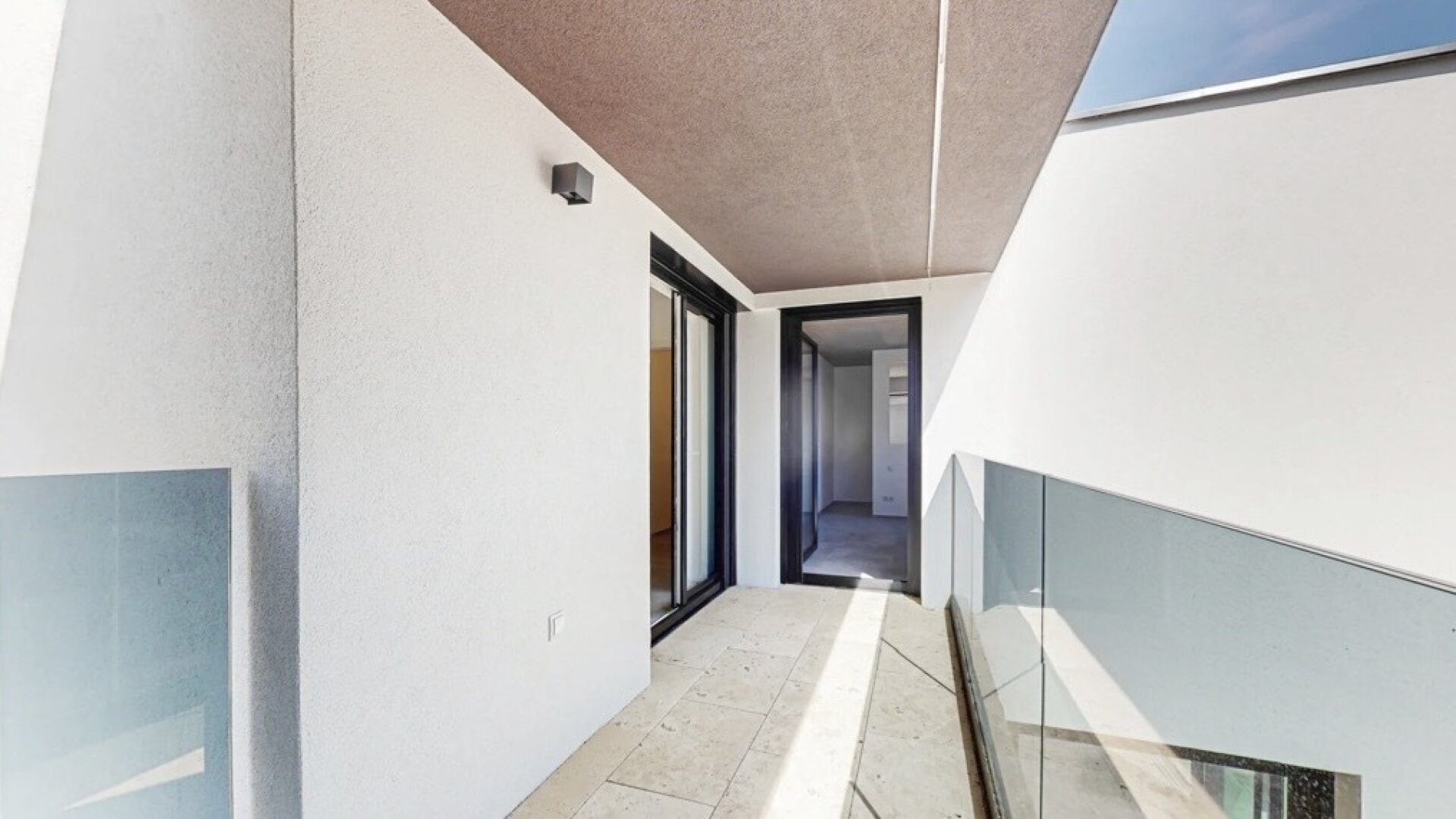Belagsfertig ! Exklusives Designhaus mit Privatpool und Travertin-Terrasse