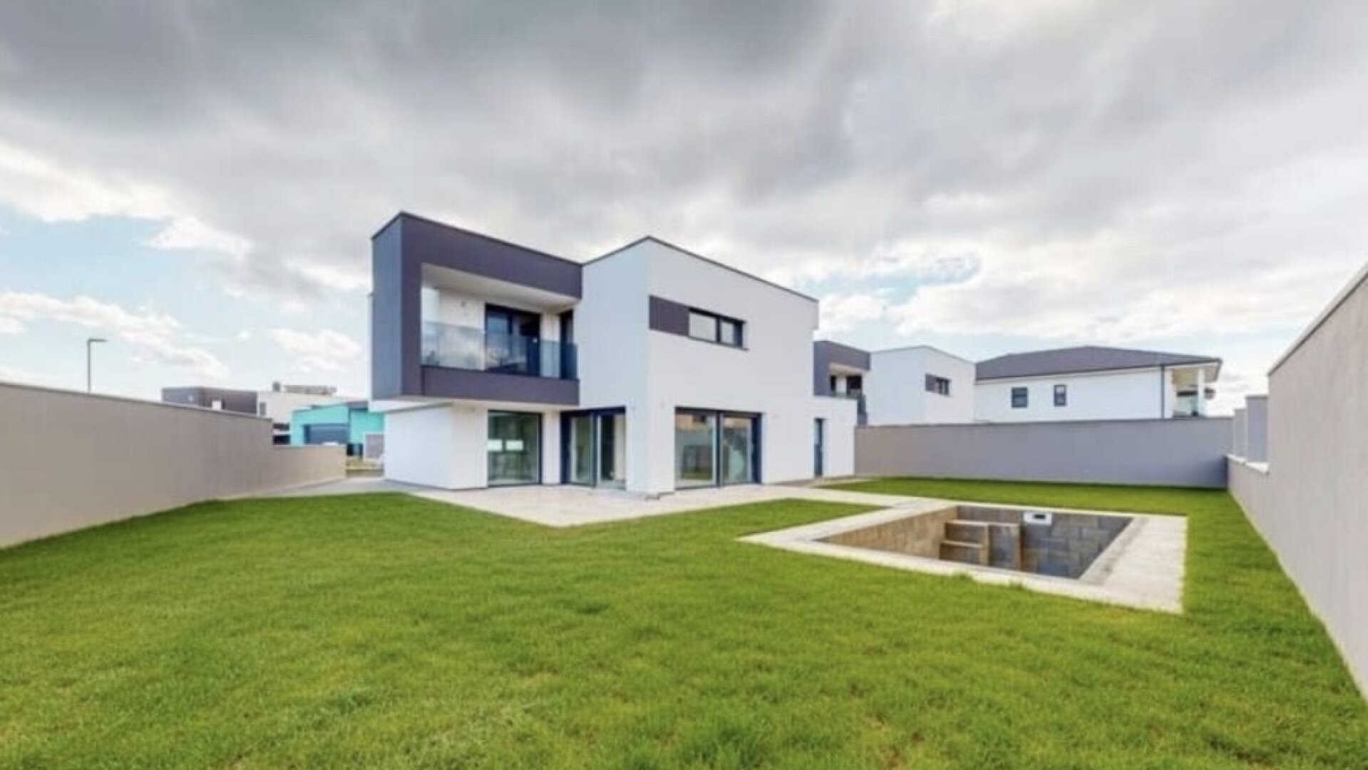 Schlüsselfertig! Ihr privates Refugium: Designhaus mit Pool und Naturstein-Terrasse