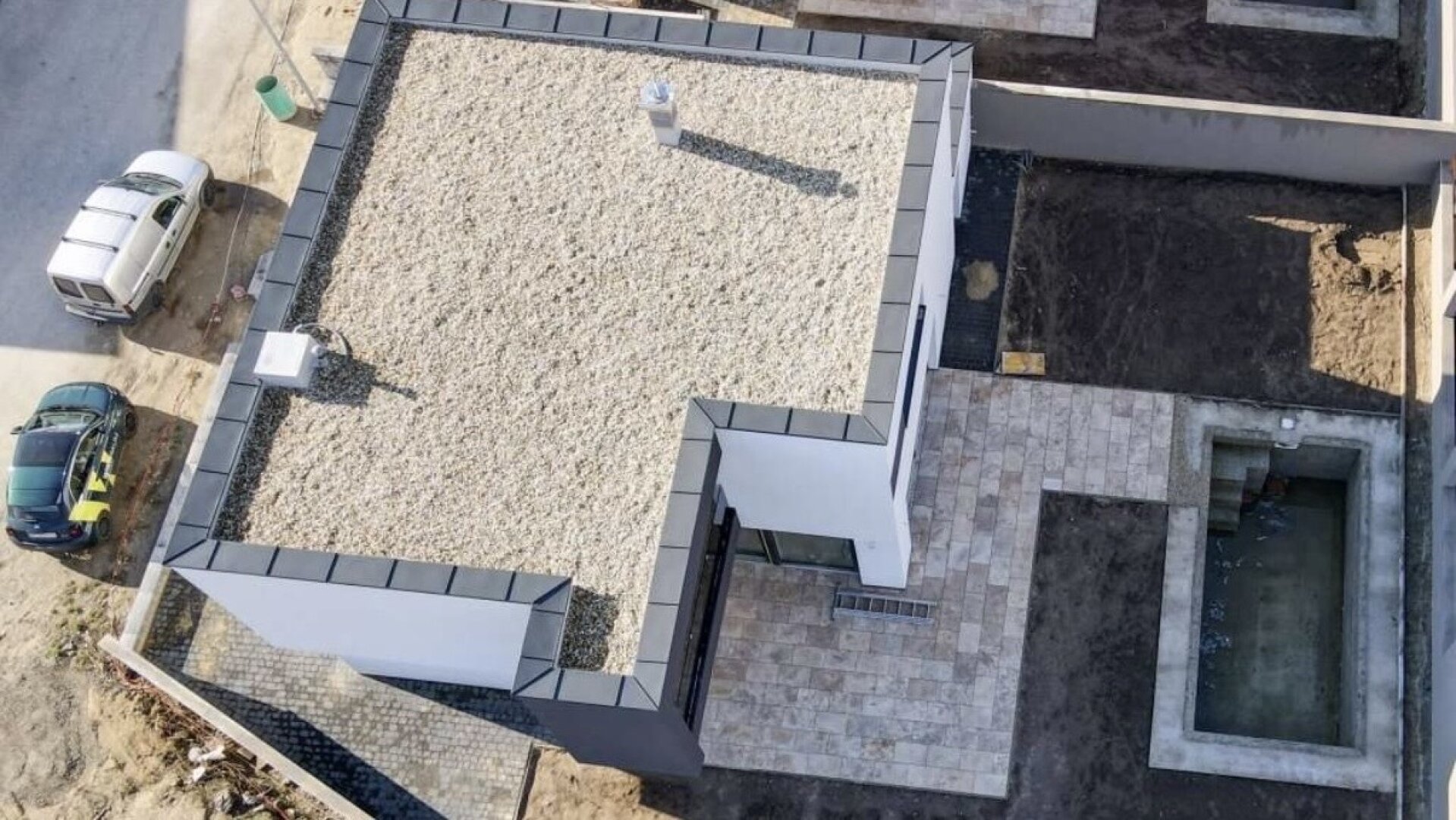 Schlüsselfertig! Ihr privates Refugium: Designhaus mit Pool und Naturstein-Terrasse