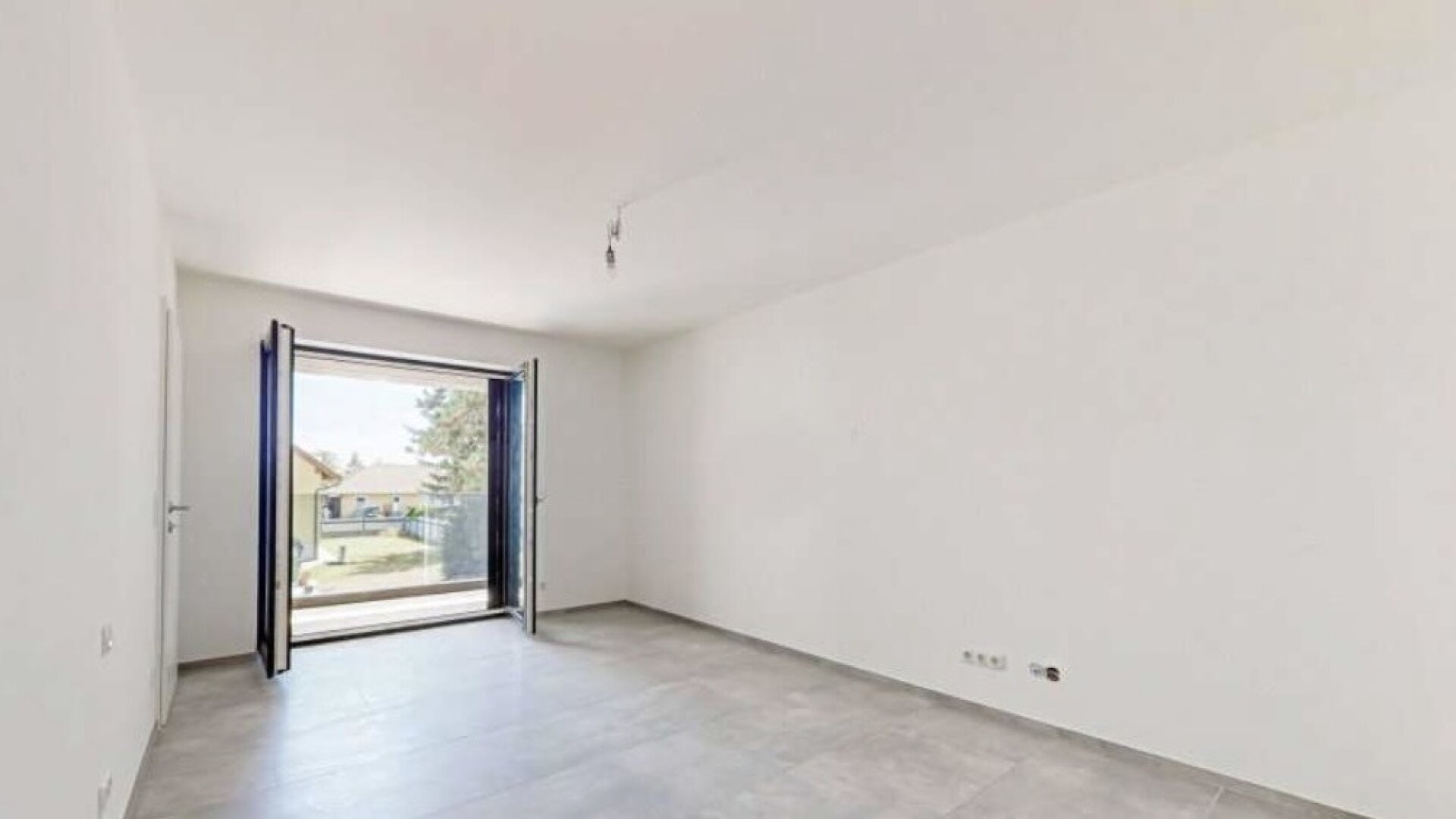Schlüsselfertig! Ihr privates Refugium: Designhaus mit Pool und Naturstein-Terrasse