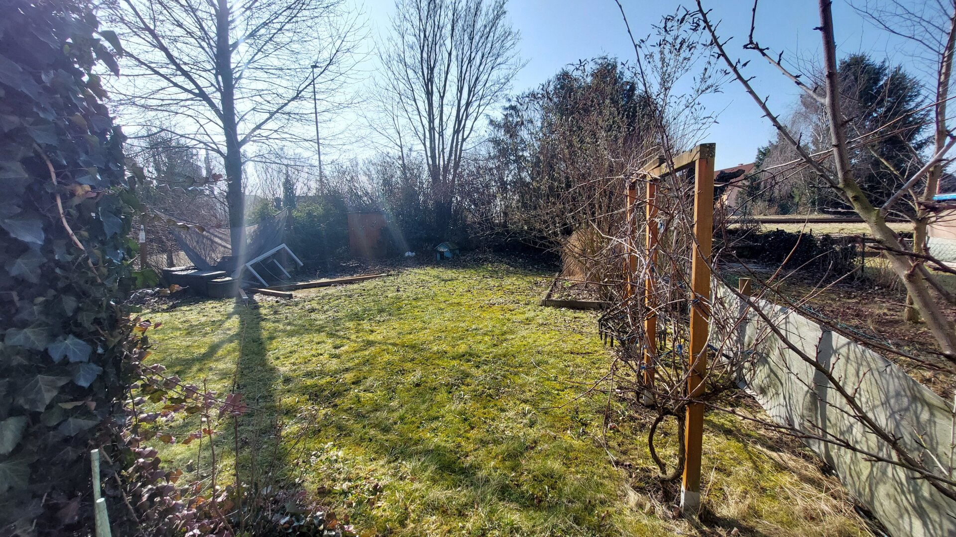 mit Garten und Hobbyraum im Keller