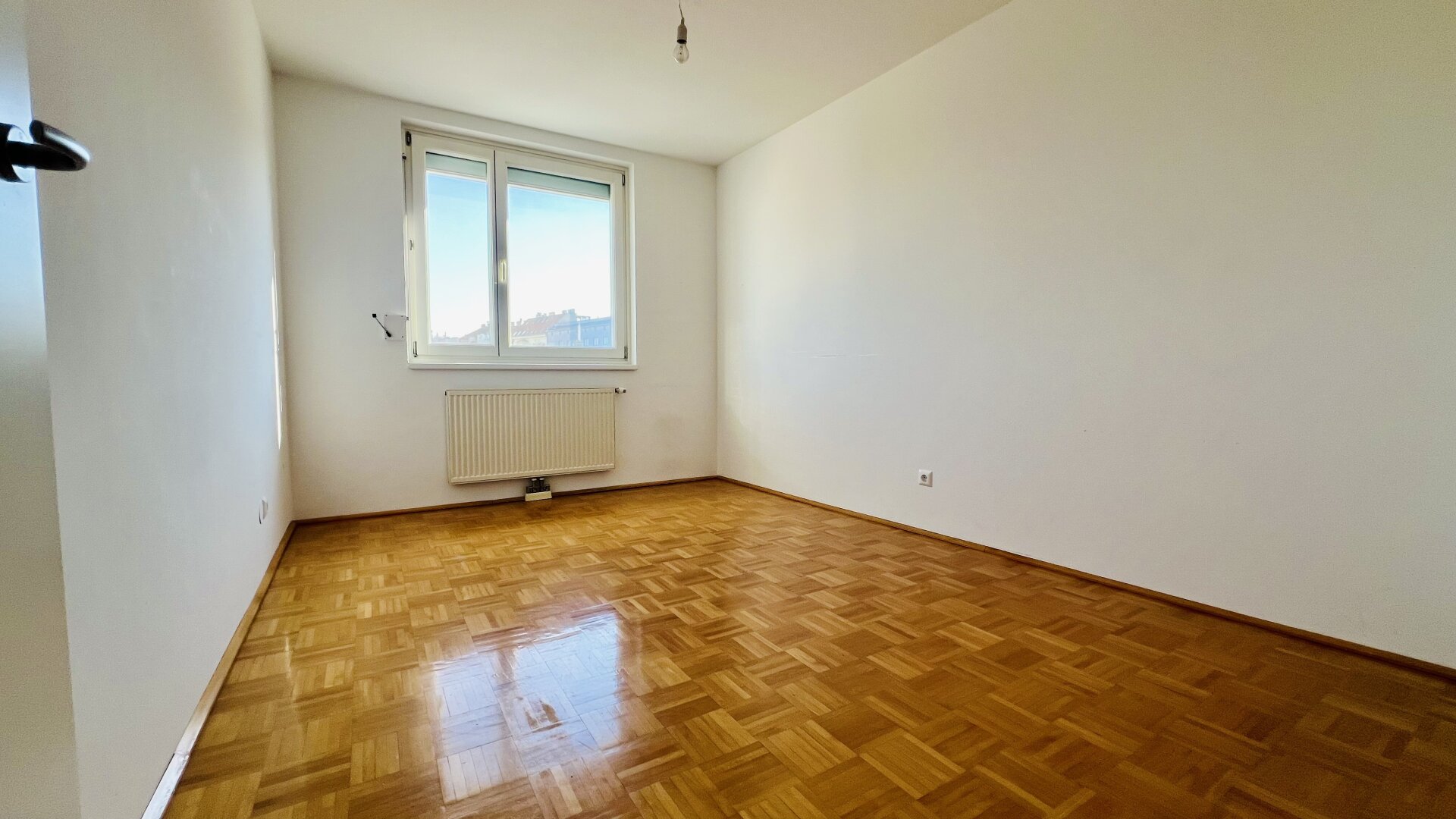 550m zur U3 - 15 Min zum Stephansplatz - Seitenstraße Ruhelage - sonnige Loggia mit Weitblick