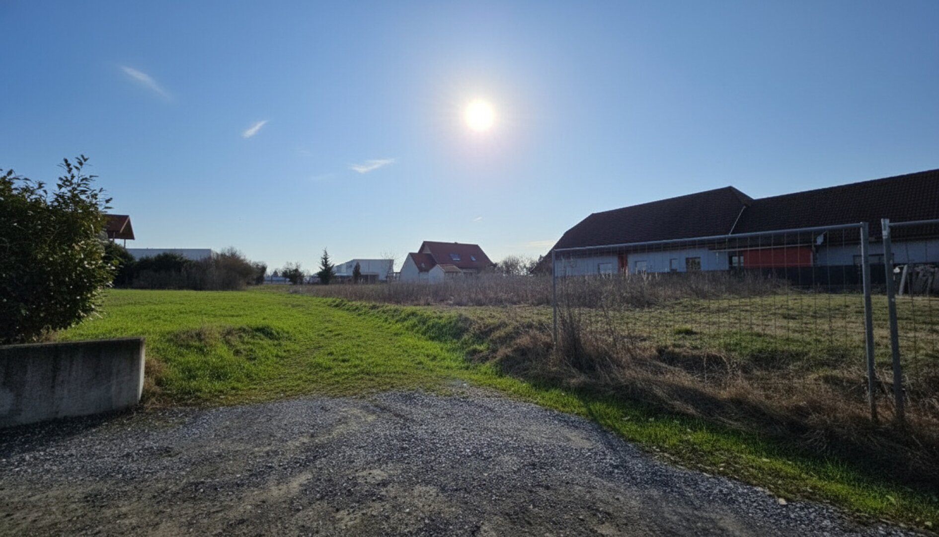 Top-Baugrund in verkehrsberuhigter Siedlung