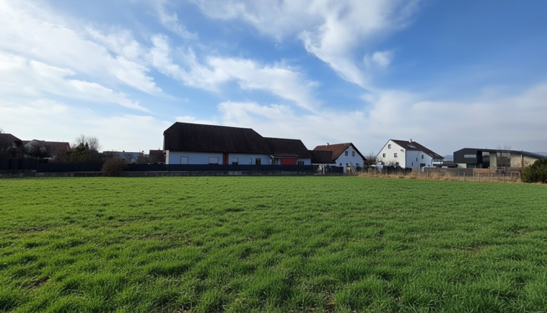Top-Baugrund in verkehrsberuhigter Siedlung