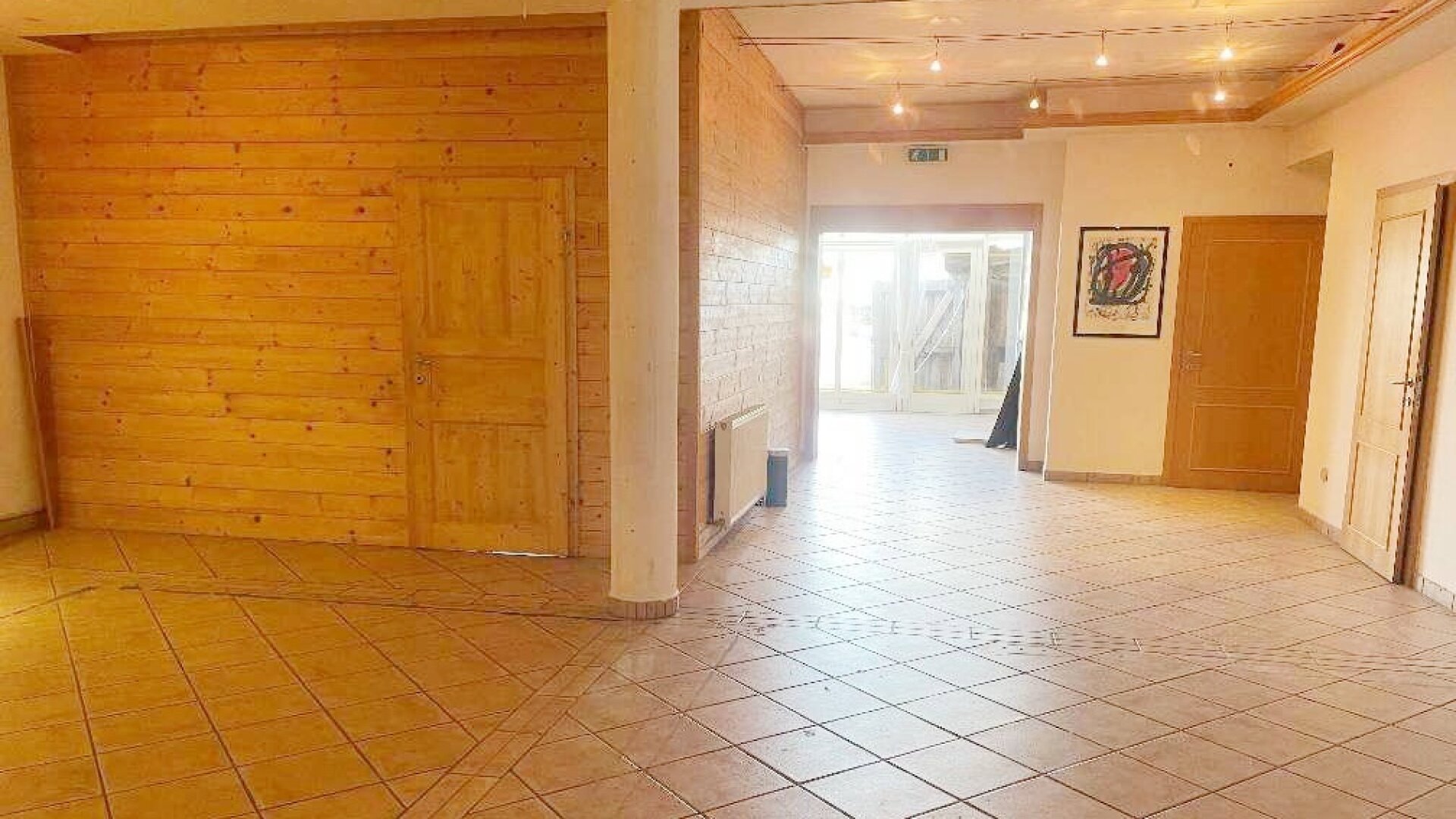 Arbeiten und Wohnen in Bestlage – Exklusive Gewerbefläche mit Garten & Pool