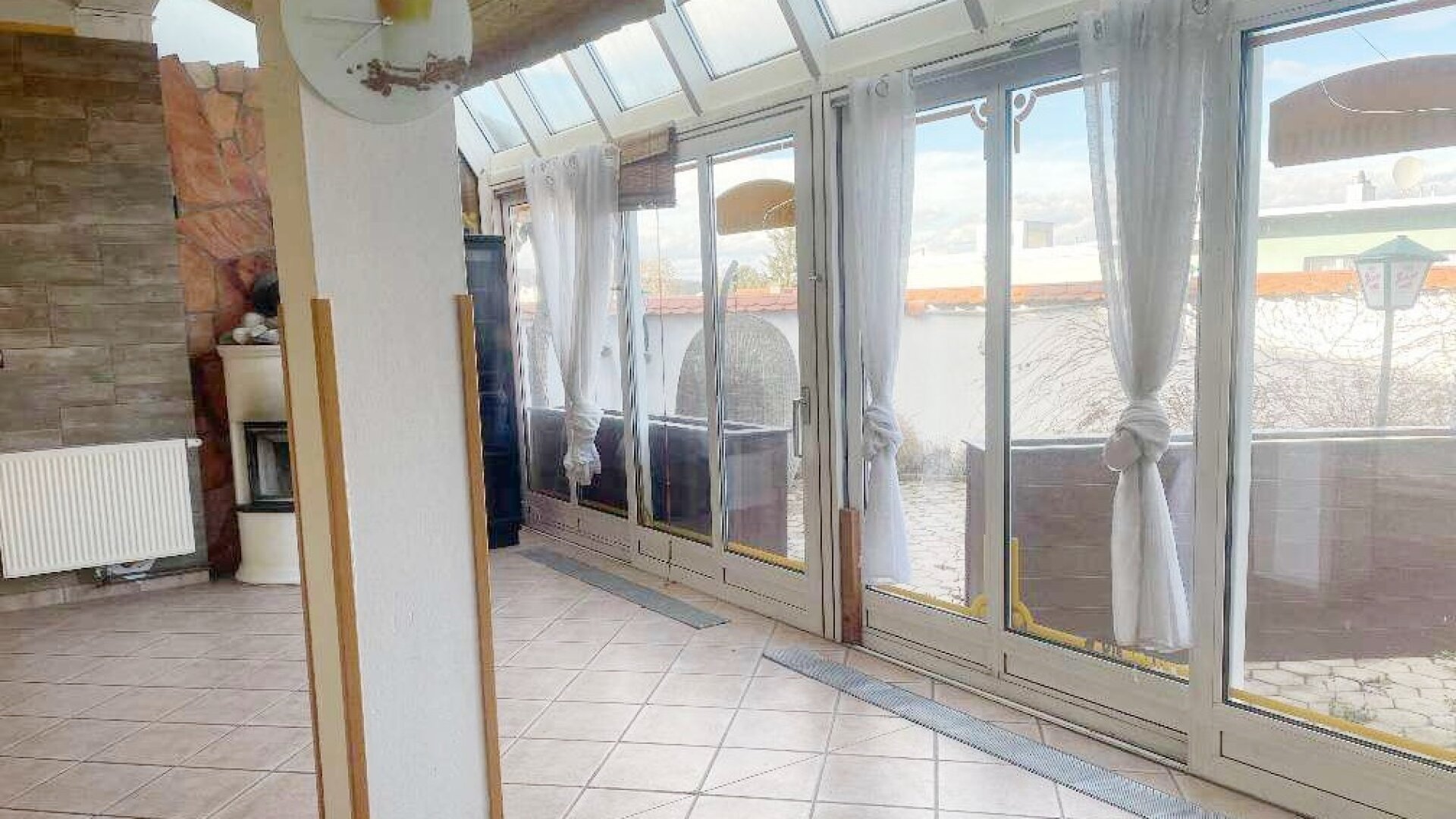 Arbeiten und Wohnen in Bestlage – Exklusive Gewerbefläche mit Garten & Pool