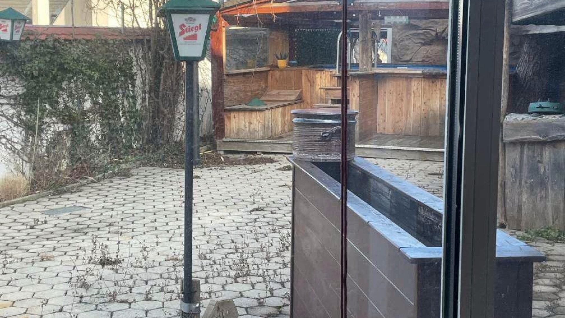 Arbeiten und Wohnen in Bestlage – Exklusive Gewerbefläche mit Garten & Pool