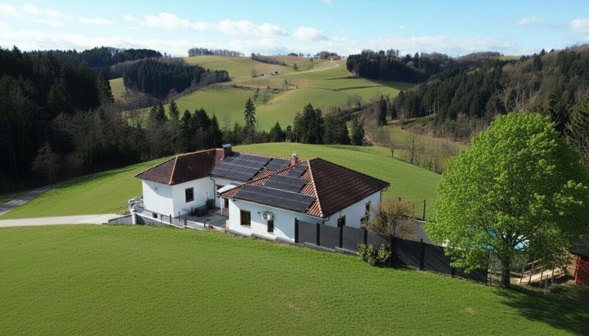 Alleinlage mit herrlichen Panoramablick ins Grüne Nahezu autarkes Leben