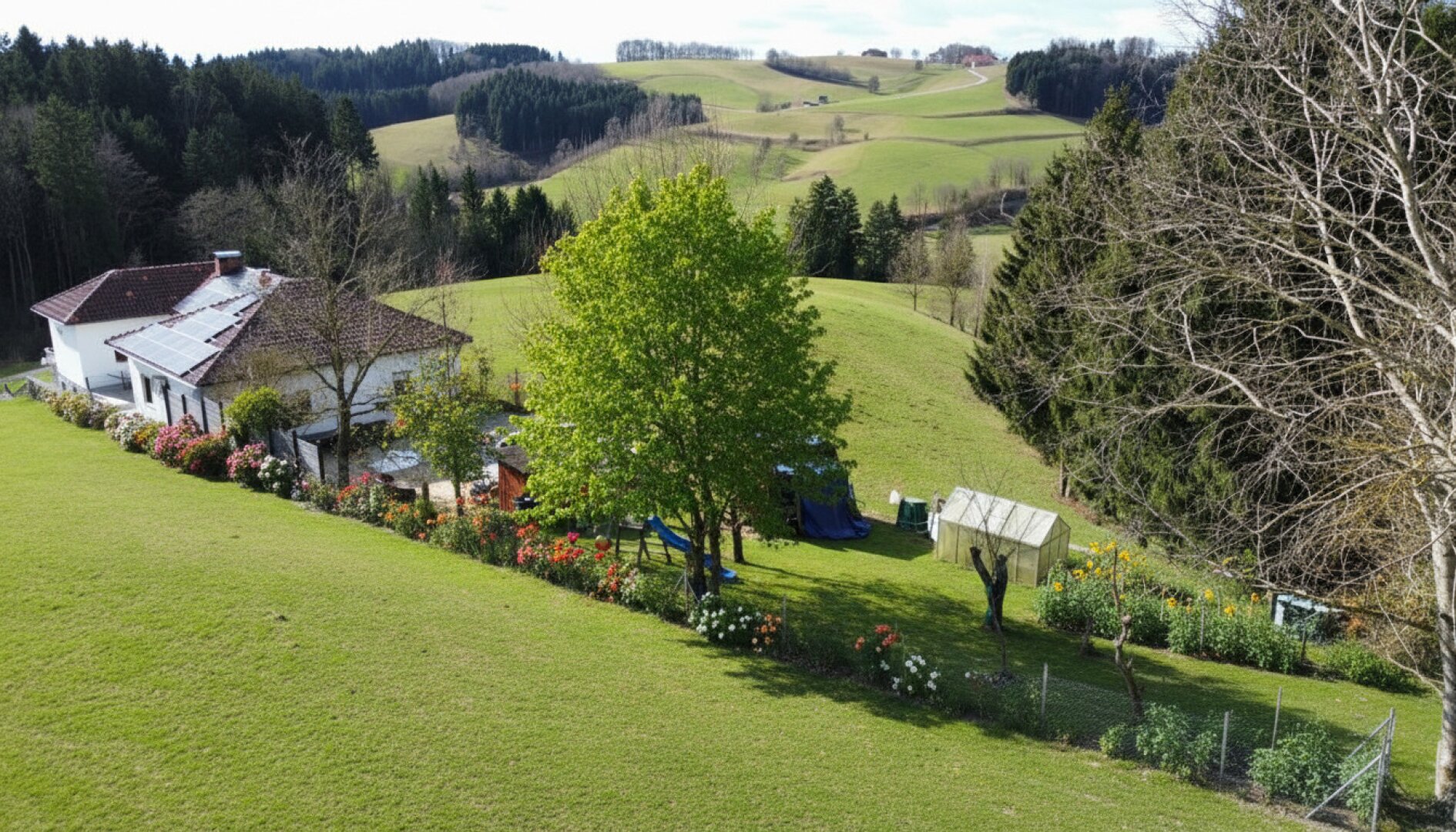 Alleinlage mit herrlichen Panoramablick ins Grüne Nahezu autarkes Leben