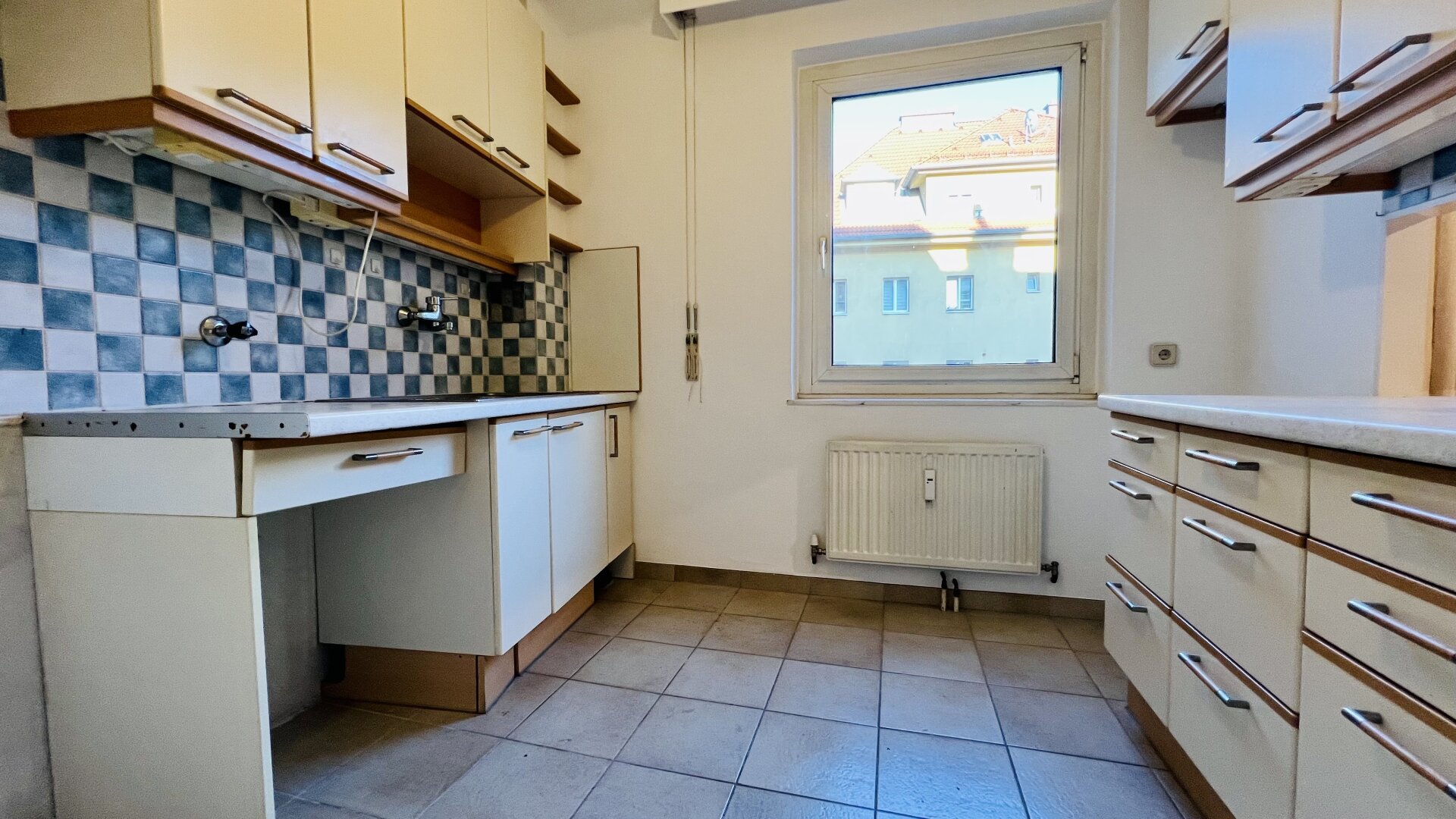 300m zur U1 - 4 Zimmerwohnung - Entwicklungspotenzial - 16 Minuten zum Stephansplatz - Top Infrastruktur