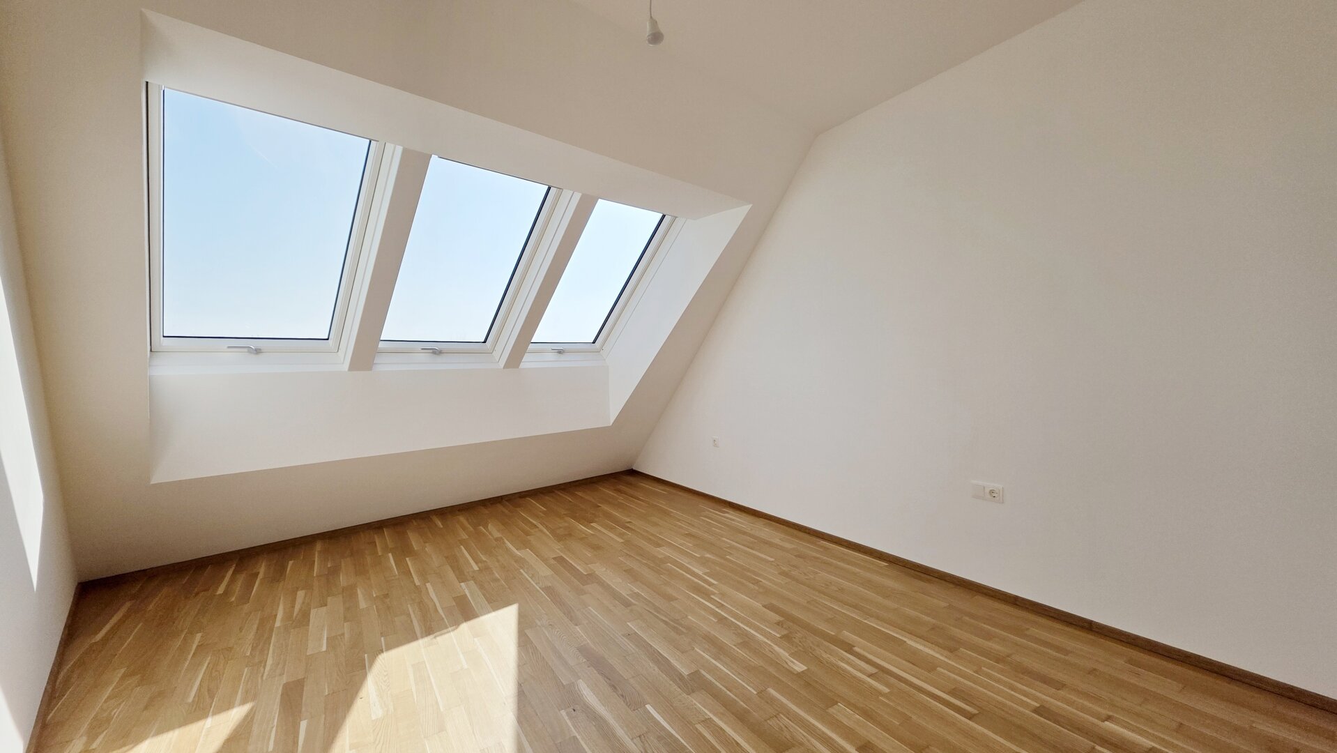 3 Zimmer - Dachgeschoßwohnung mit Terrasse