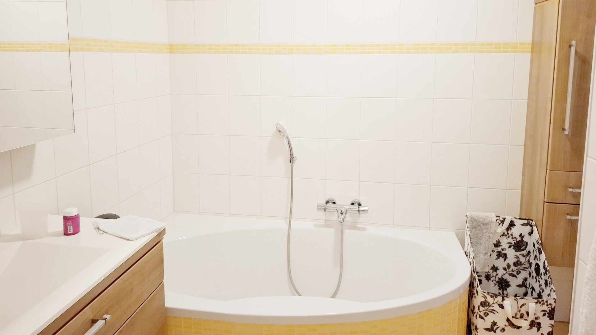 Dachgeschoßwohnung mit 19 m2 Terrasse und Grünblick