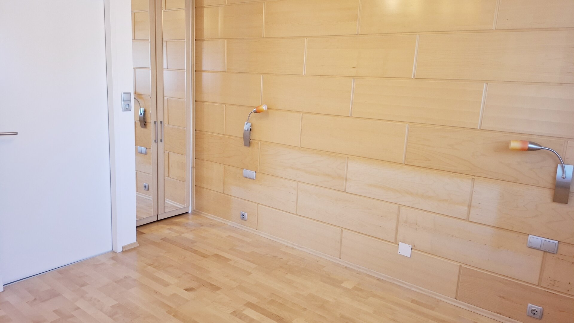 Dachgeschoßwohnung mit 19 m2 Terrasse und Grünblick