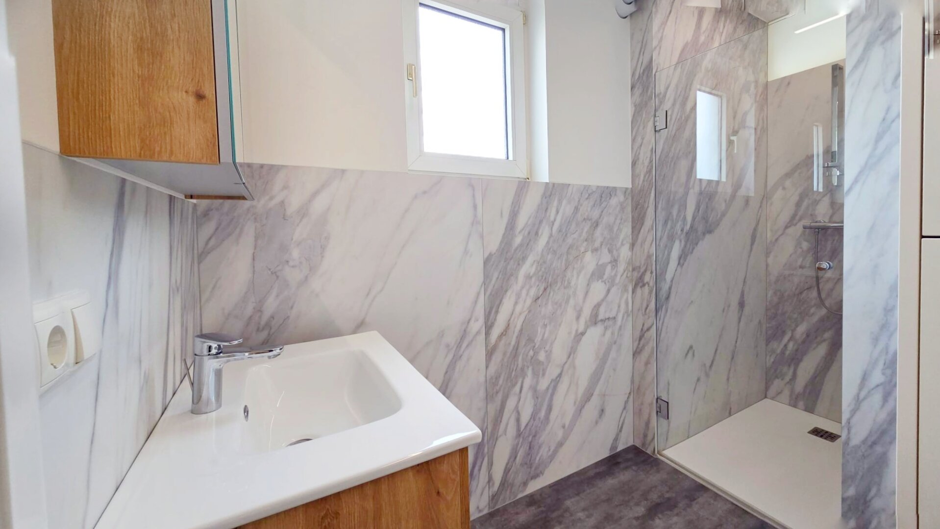 Top modernisierte 48m² Wohnung mit Eigengarten