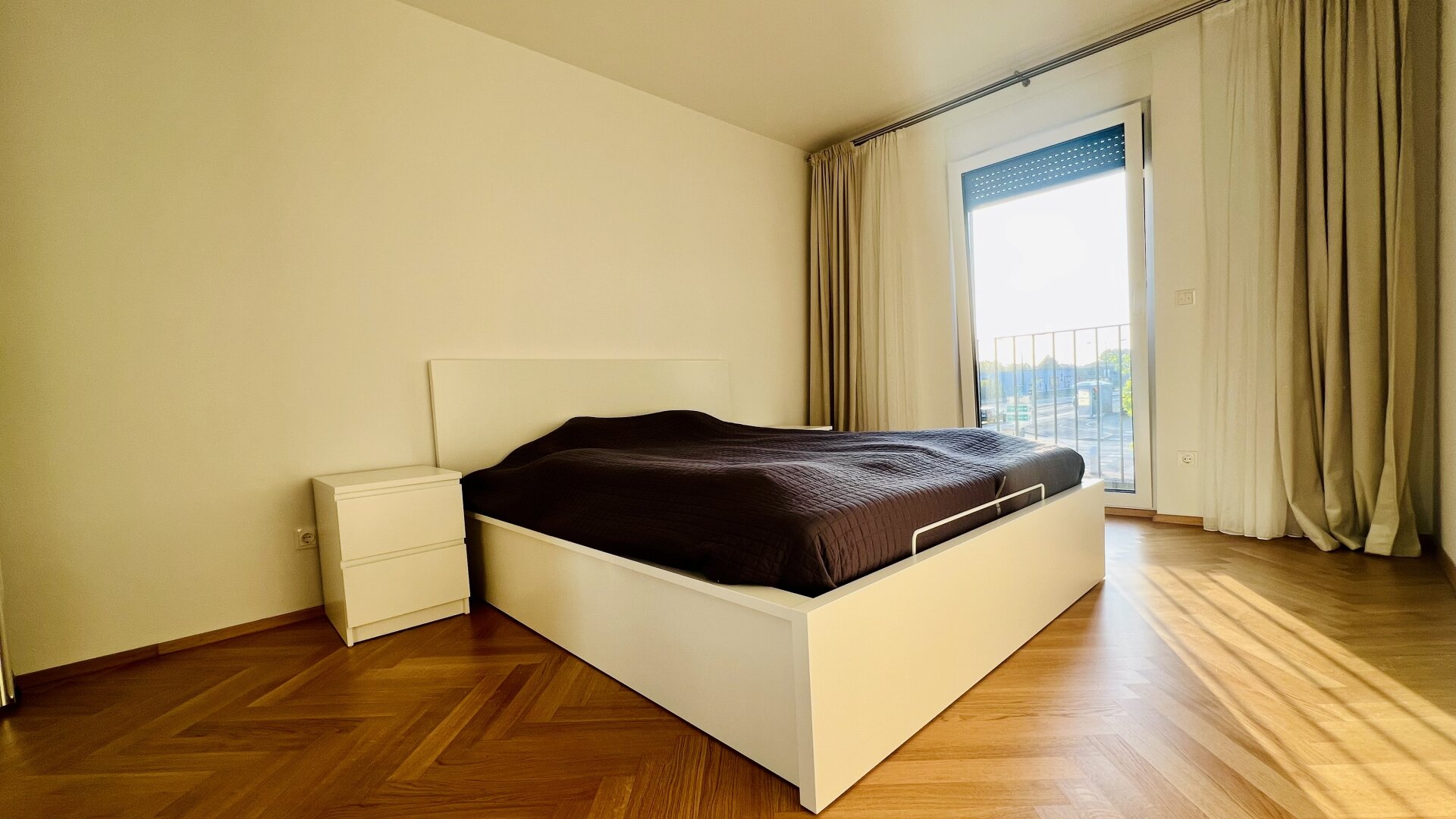 Wien Mitte in 11Min - neuwertig - vollmöbliert - Sunset Balkon - Luftwärmepumpe - Tiefgaragenplätze