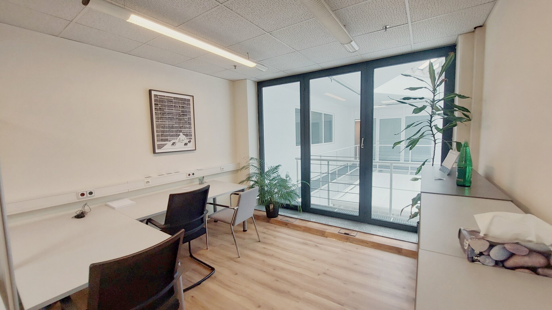 Attraktives Büro mit großen Fensterflächen