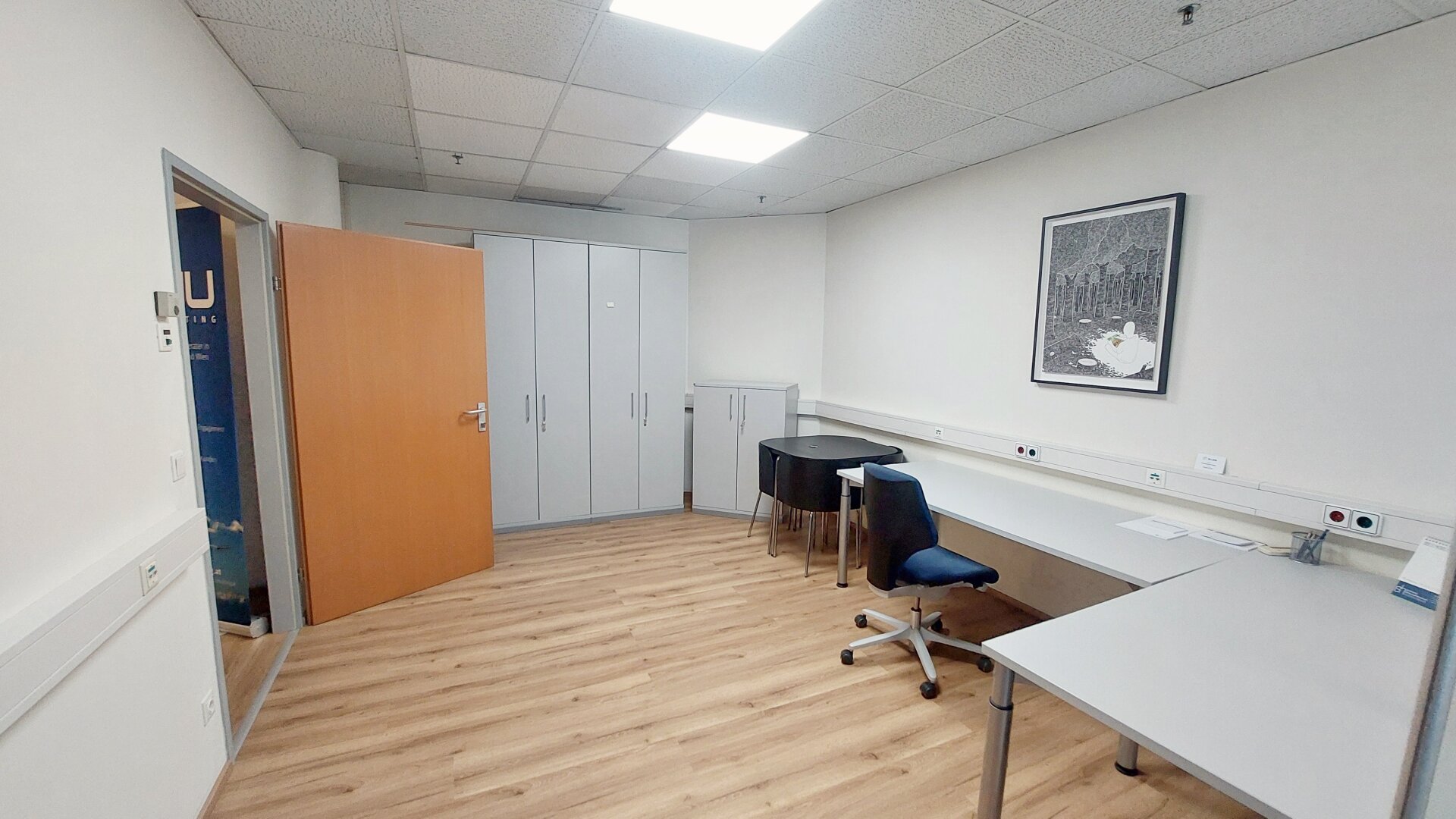 Attraktives Büro mit großen Fensterflächen