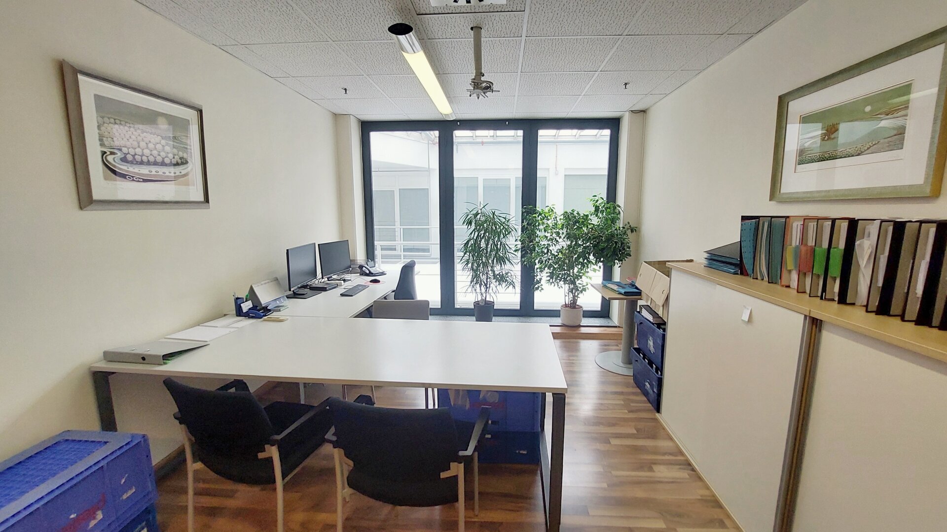 Attraktives Büro mit großen Fensterflächen