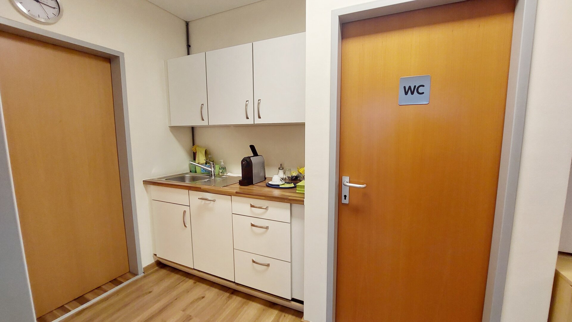Attraktives Büro mit großen Fensterflächen