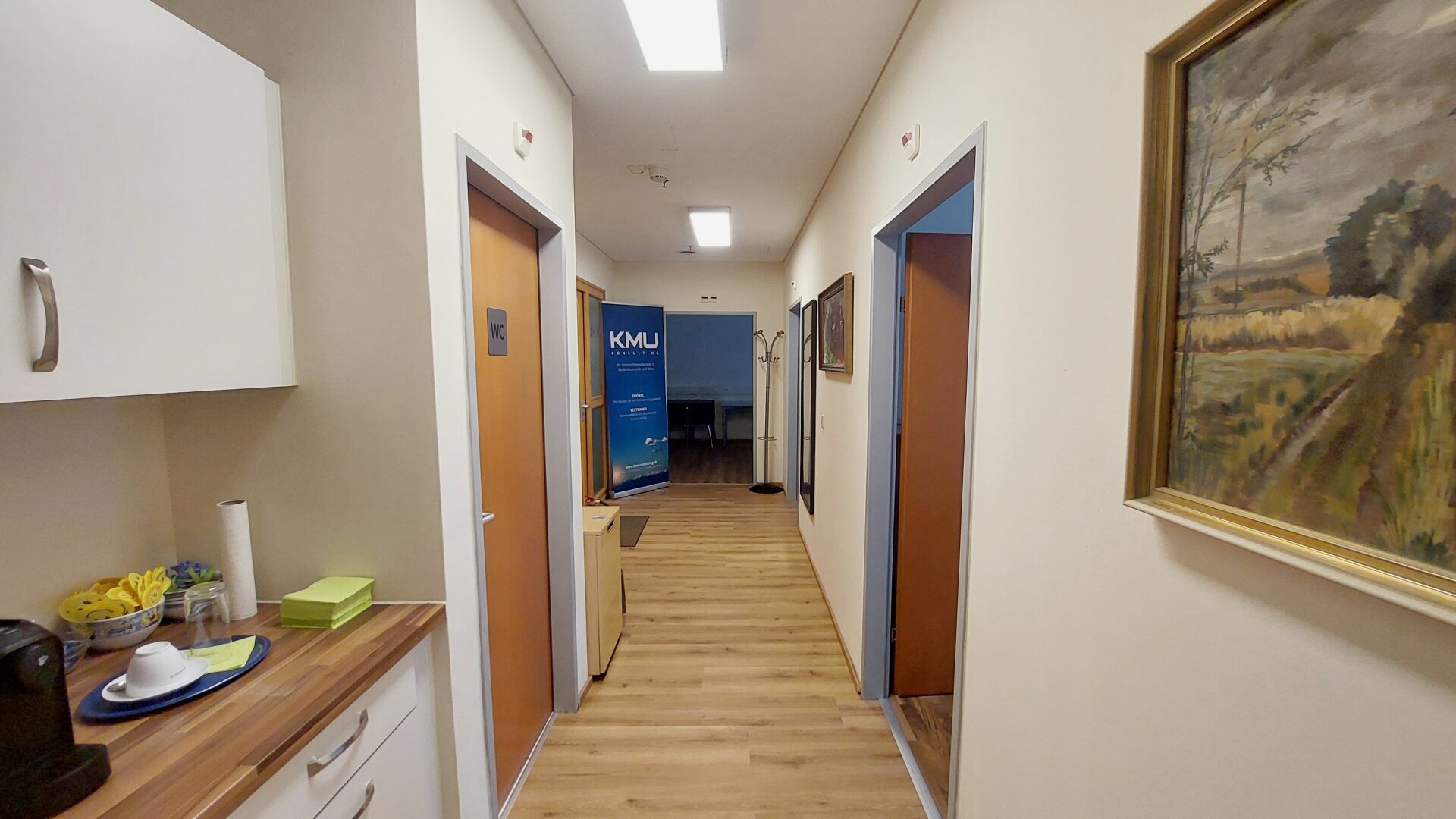 Attraktives Büro mit großen Fensterflächen