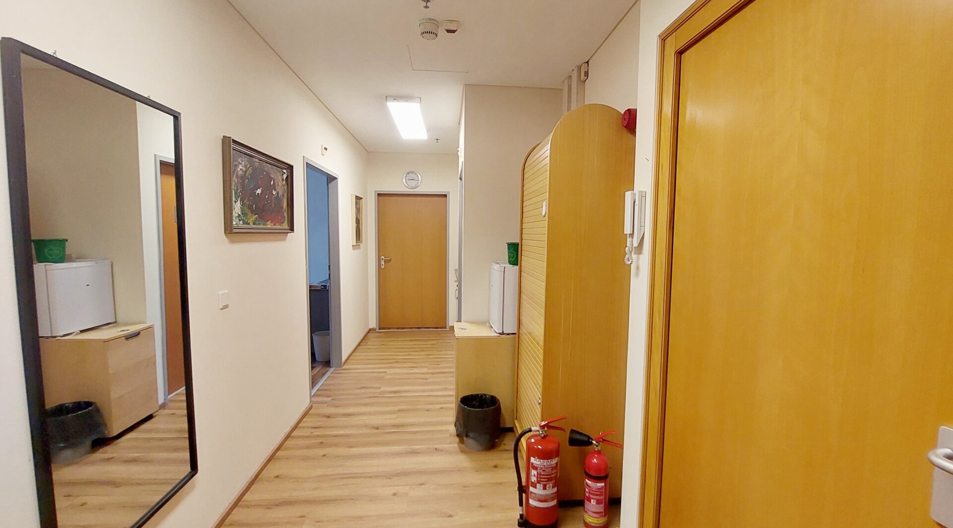 Attraktives Büro mit großen Fensterflächen
