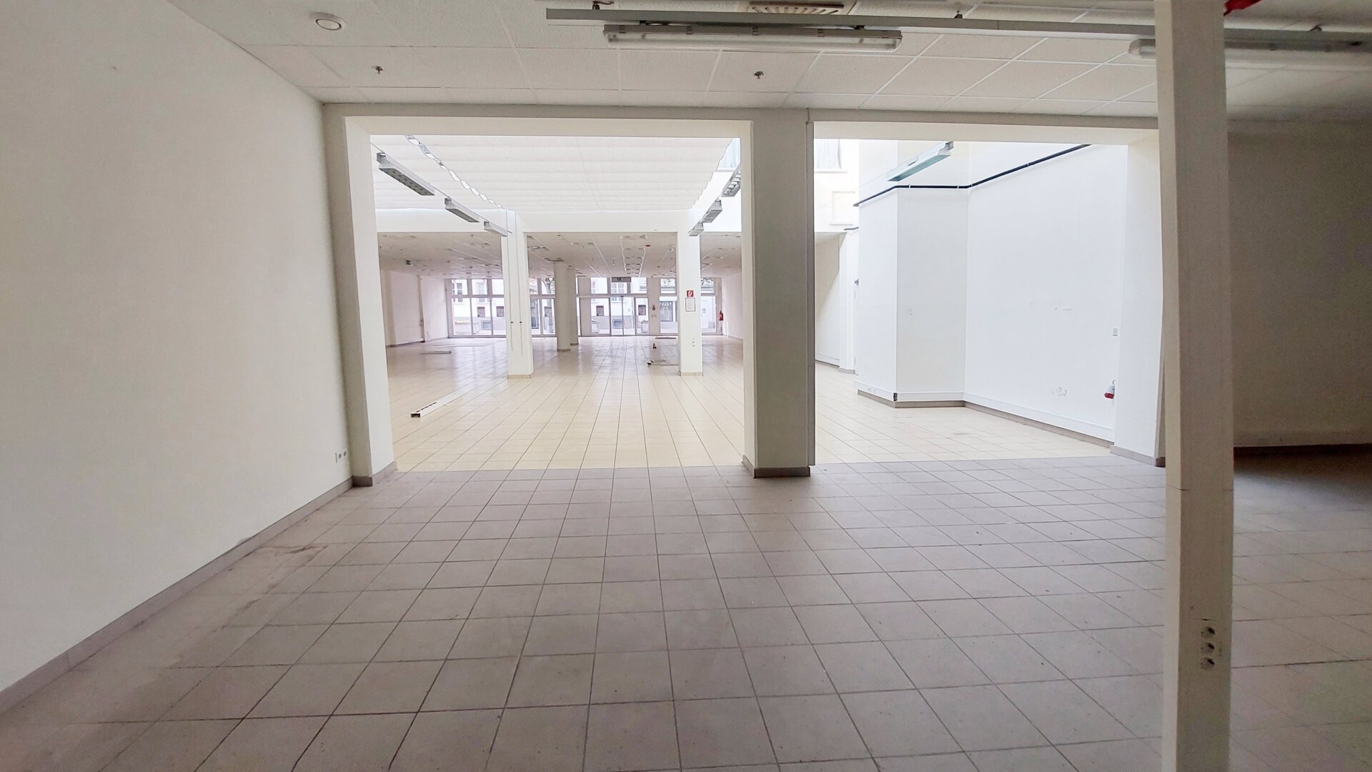 Großzügige Lichtdurchflutete Verkaufsfläche in Top Lage