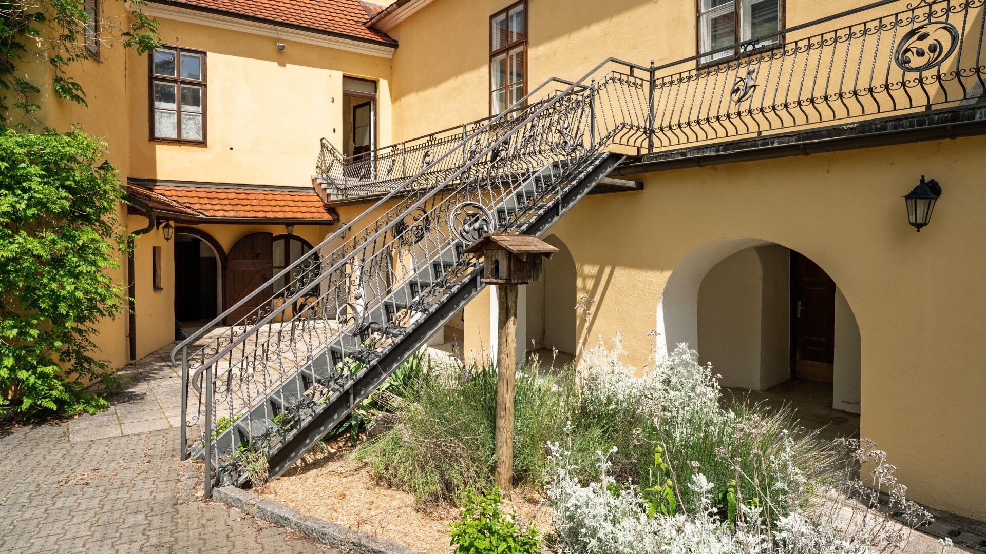 Seltene Investmentchance: Ehemaliges Kloster mit Wohn- und Geschäftsflächen