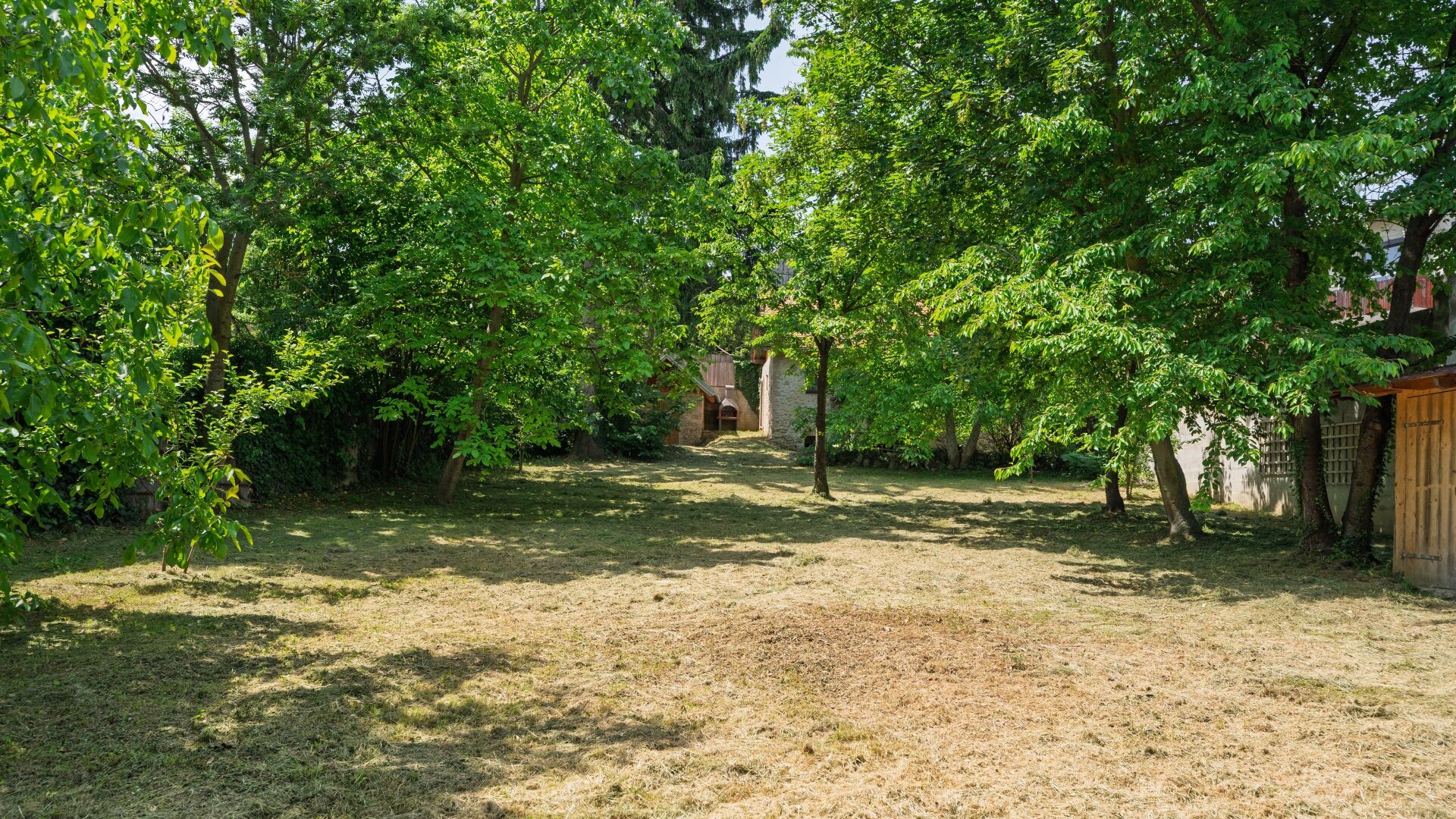 Seltene Investmentchance: Ehemaliges Kloster mit Wohn- und Geschäftsflächen