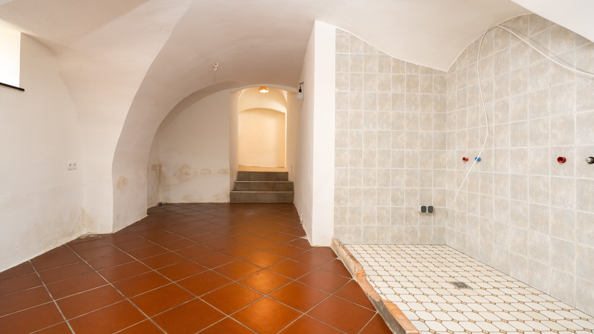 Seltene Investmentchance: Ehemaliges Kloster mit Wohn- und Geschäftsflächen