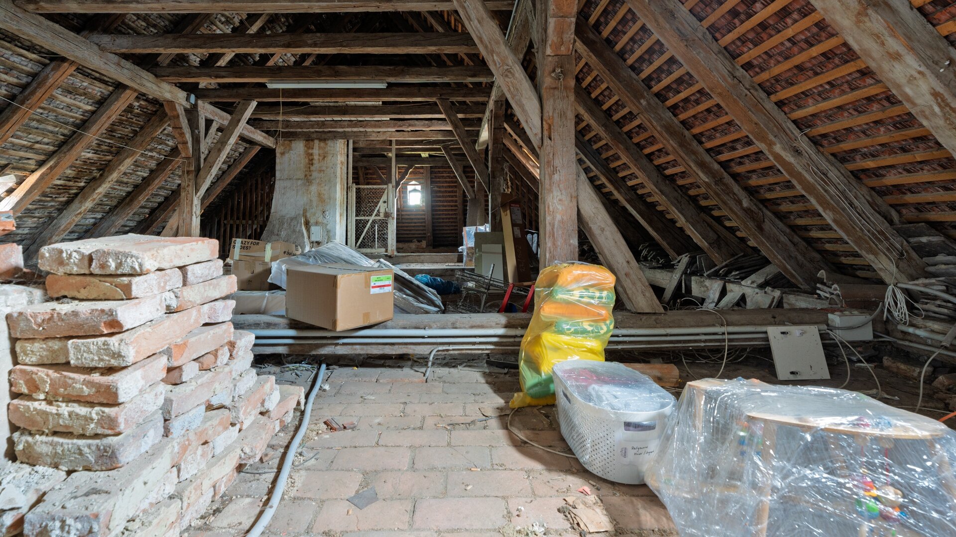 Seltene Investmentchance: Ehemaliges Kloster mit Wohn- und Geschäftsflächen