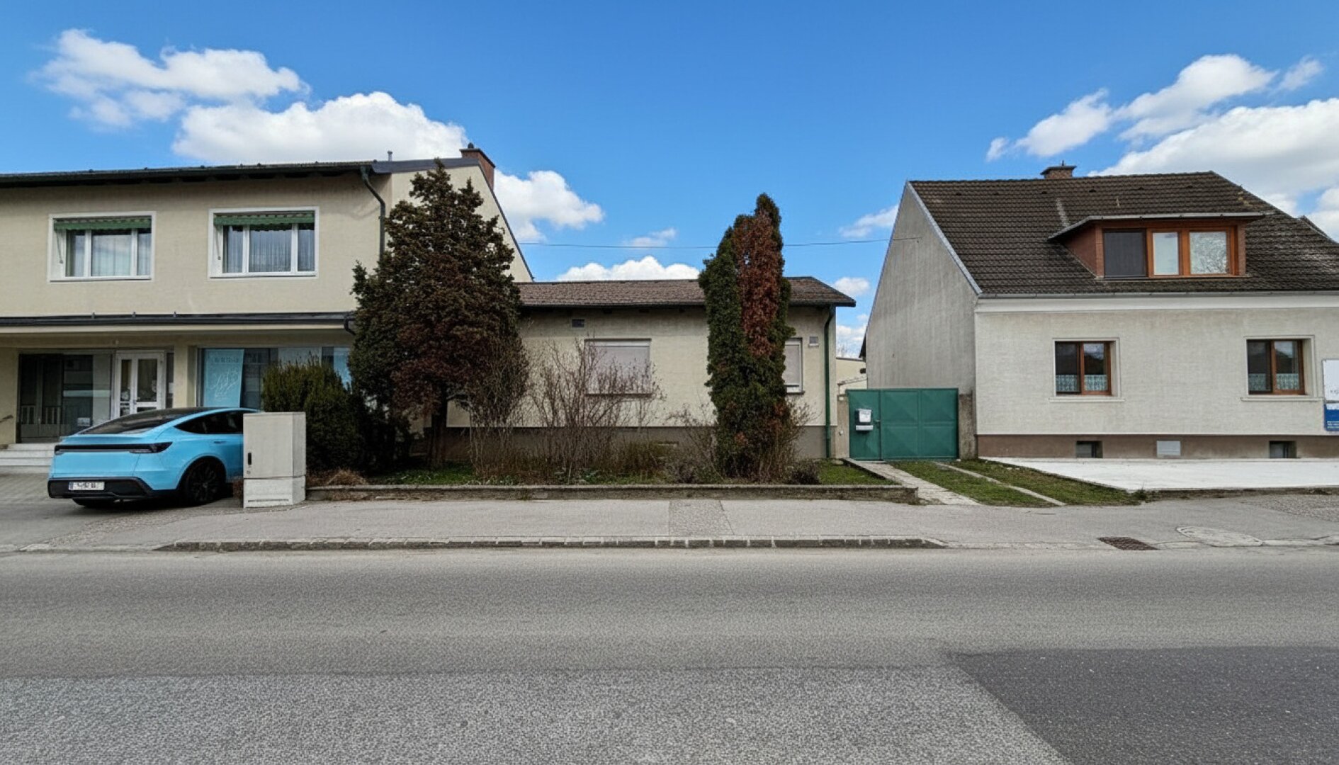 Einfamilienhaus mit großem 721m2 Grundstück und Indoor-Pool