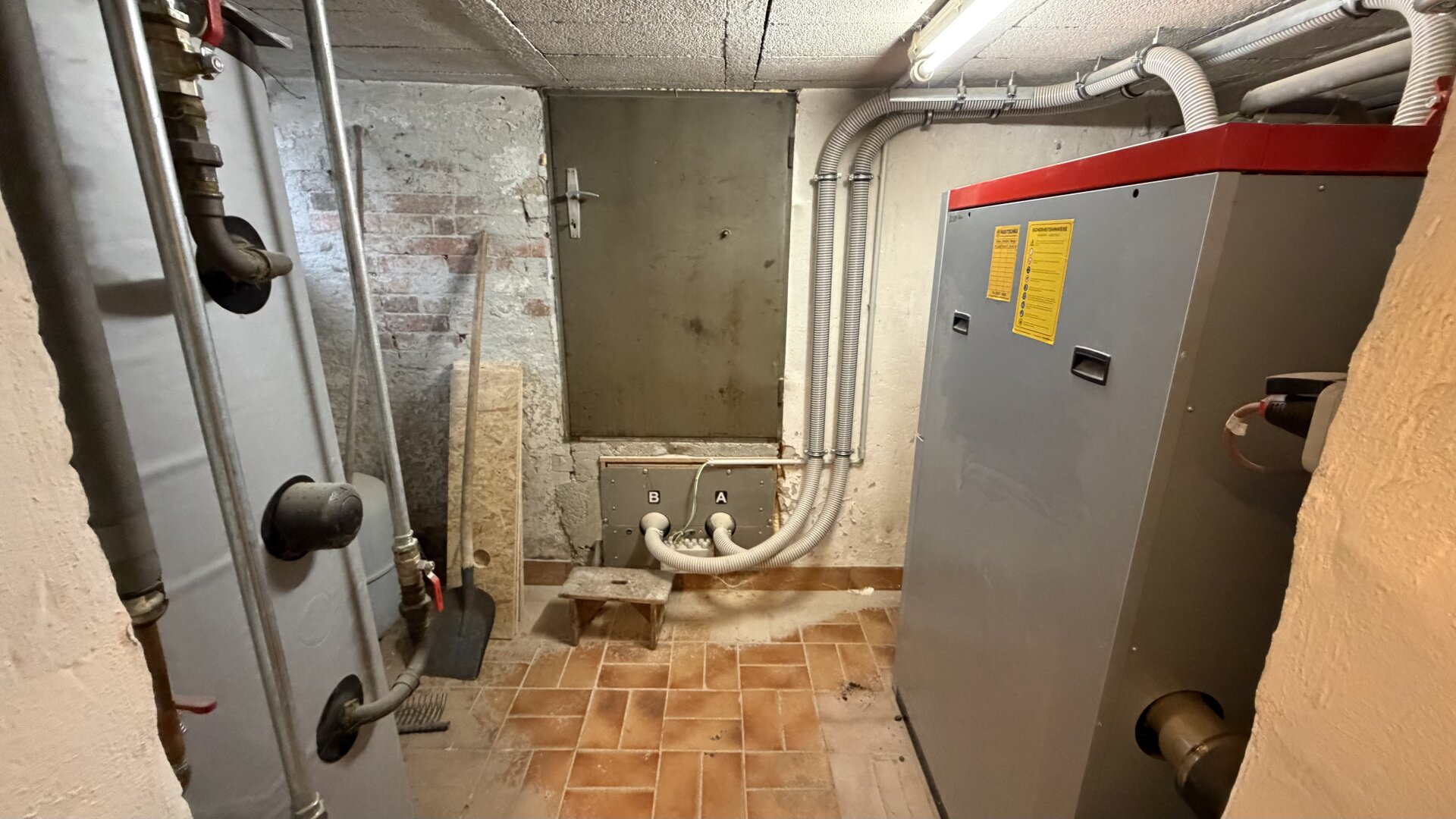 Einfamilienhaus mit großem 721m2 Grundstück und Indoor-Pool