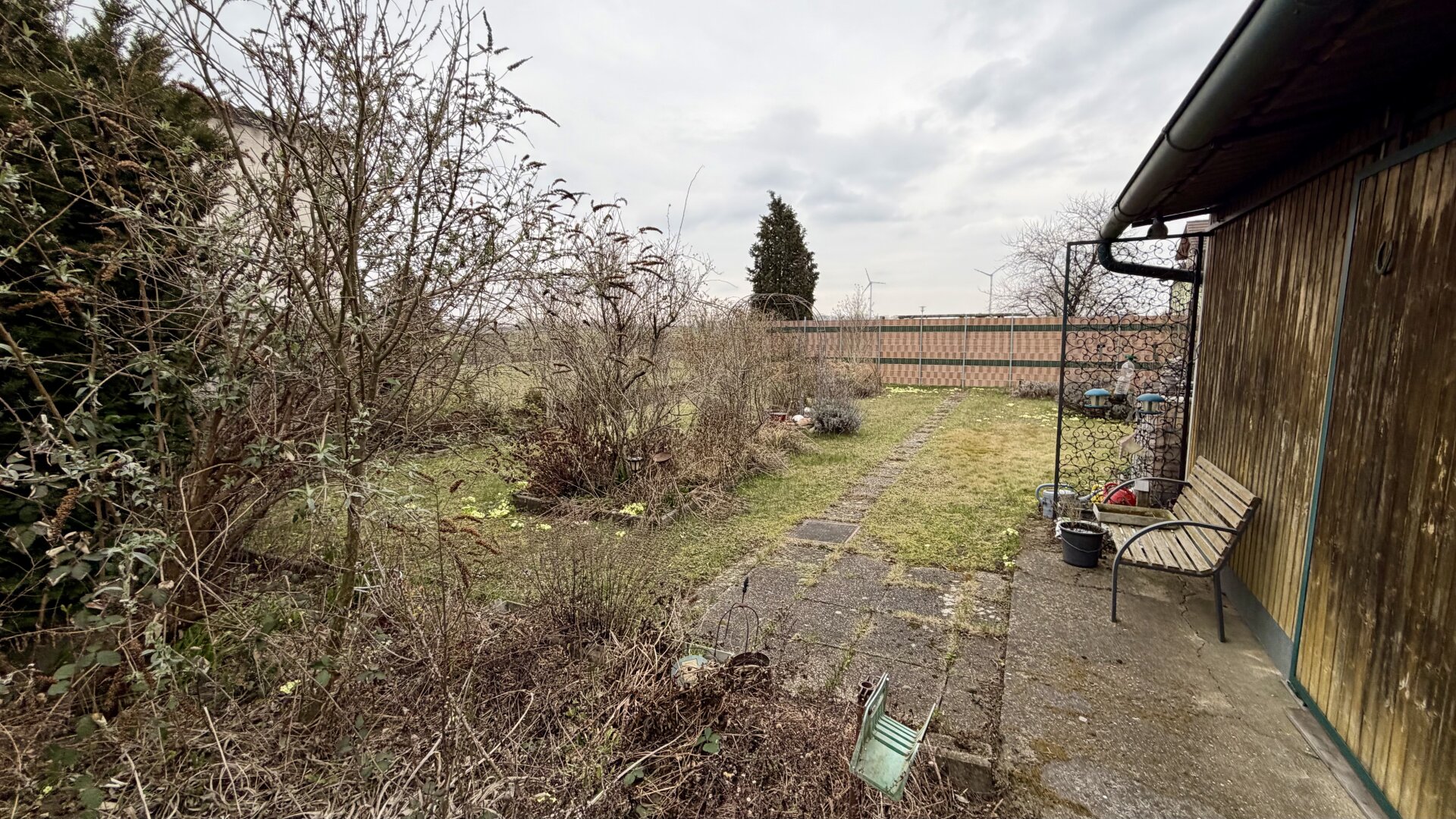 Einfamilienhaus mit großem 721m2 Grundstück und Indoor-Pool