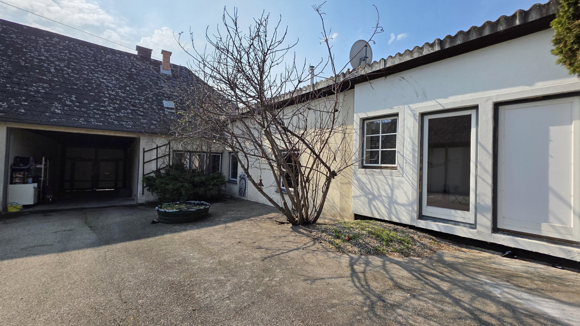 Hausanteil mit Garten und Nebengebäude