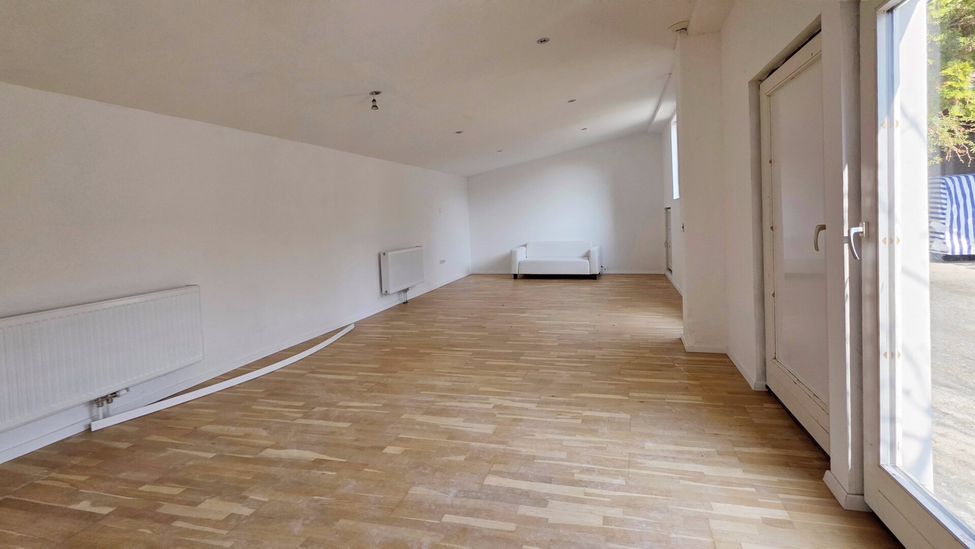 Hausanteil mit Garten und Nebengebäude