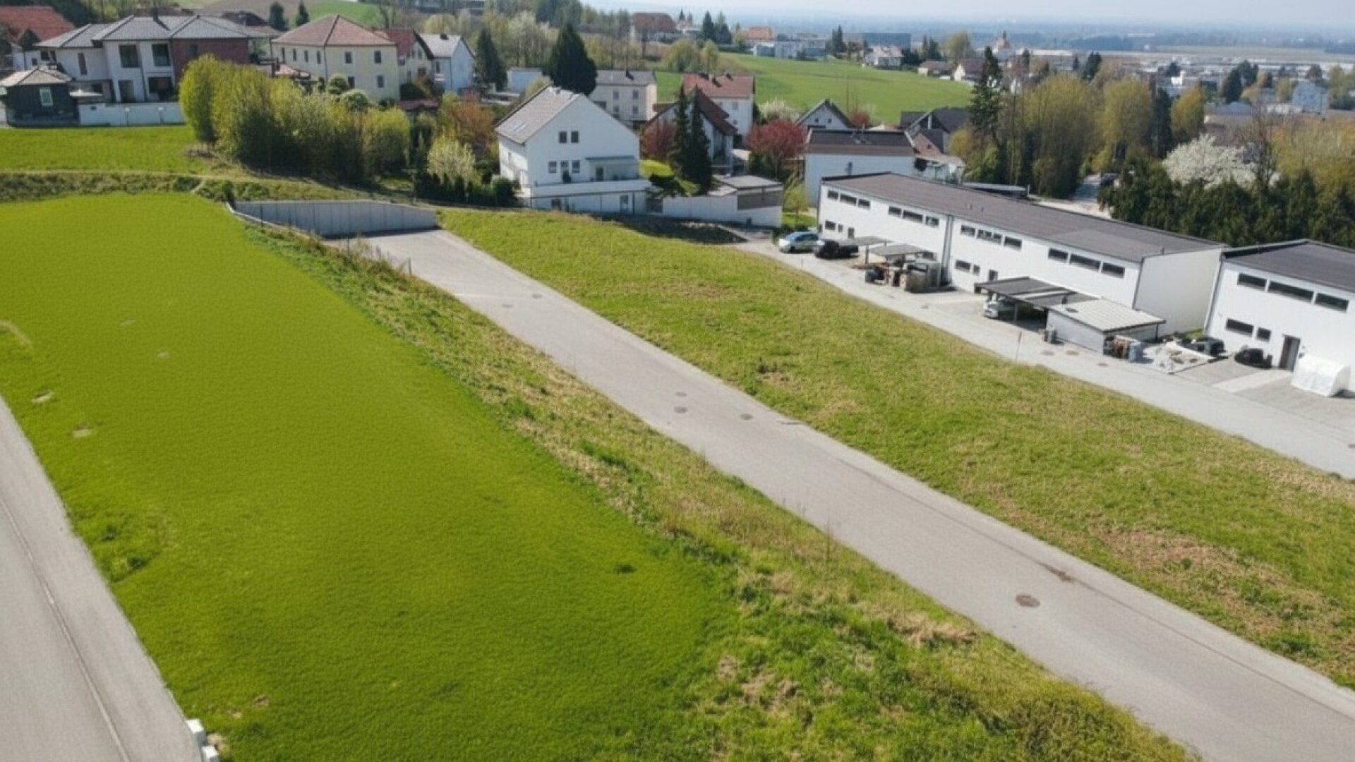 Modernes Doppelhaus in ruhiger Siedlung